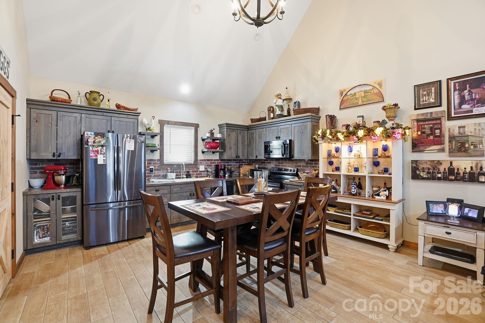 4592 Reid Road