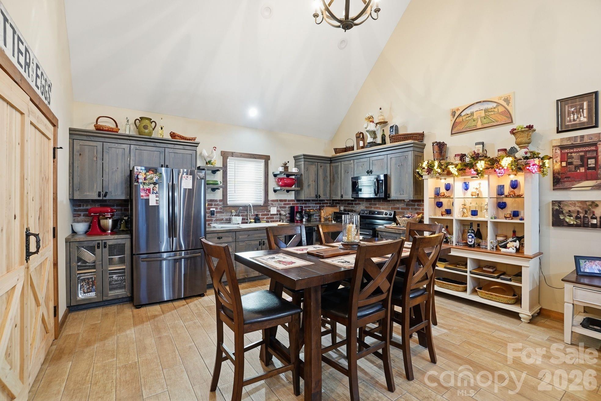 4592 Reid Road