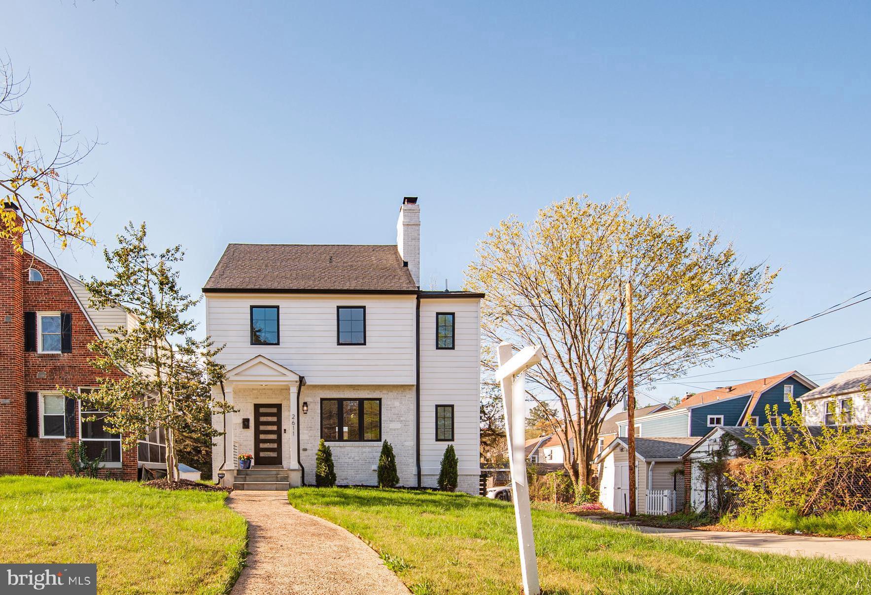 2611 Otis St NE