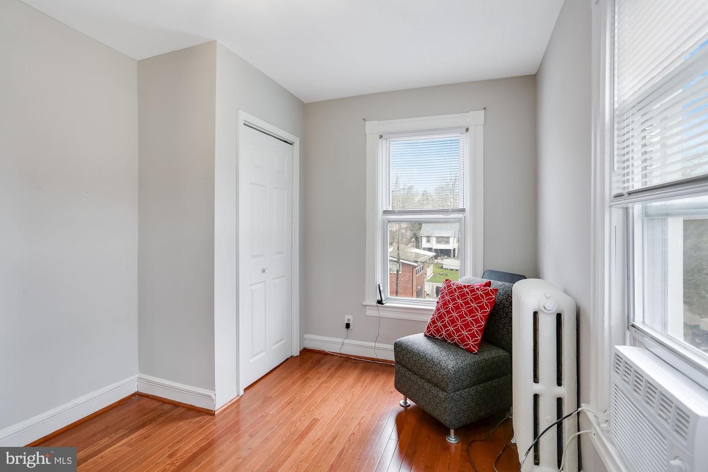 3204 17TH STREET NE