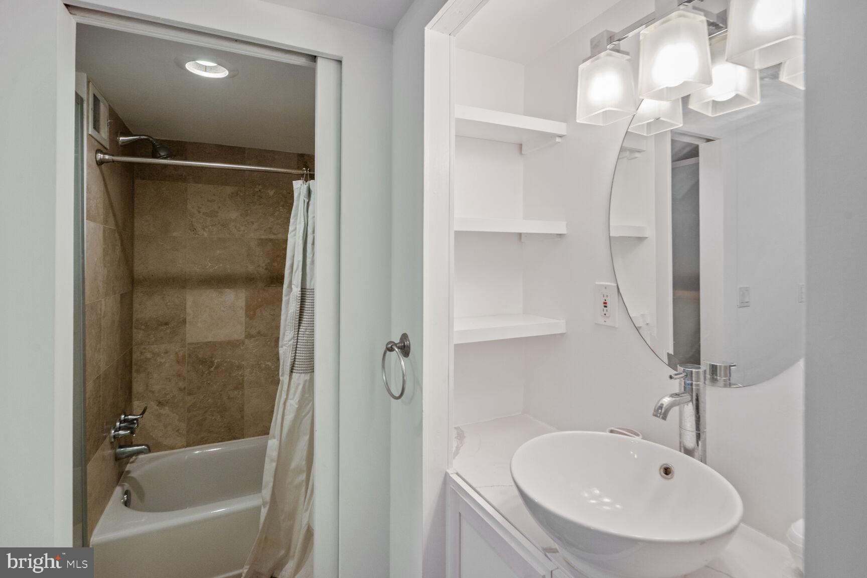 1440 N NW Unit: 916