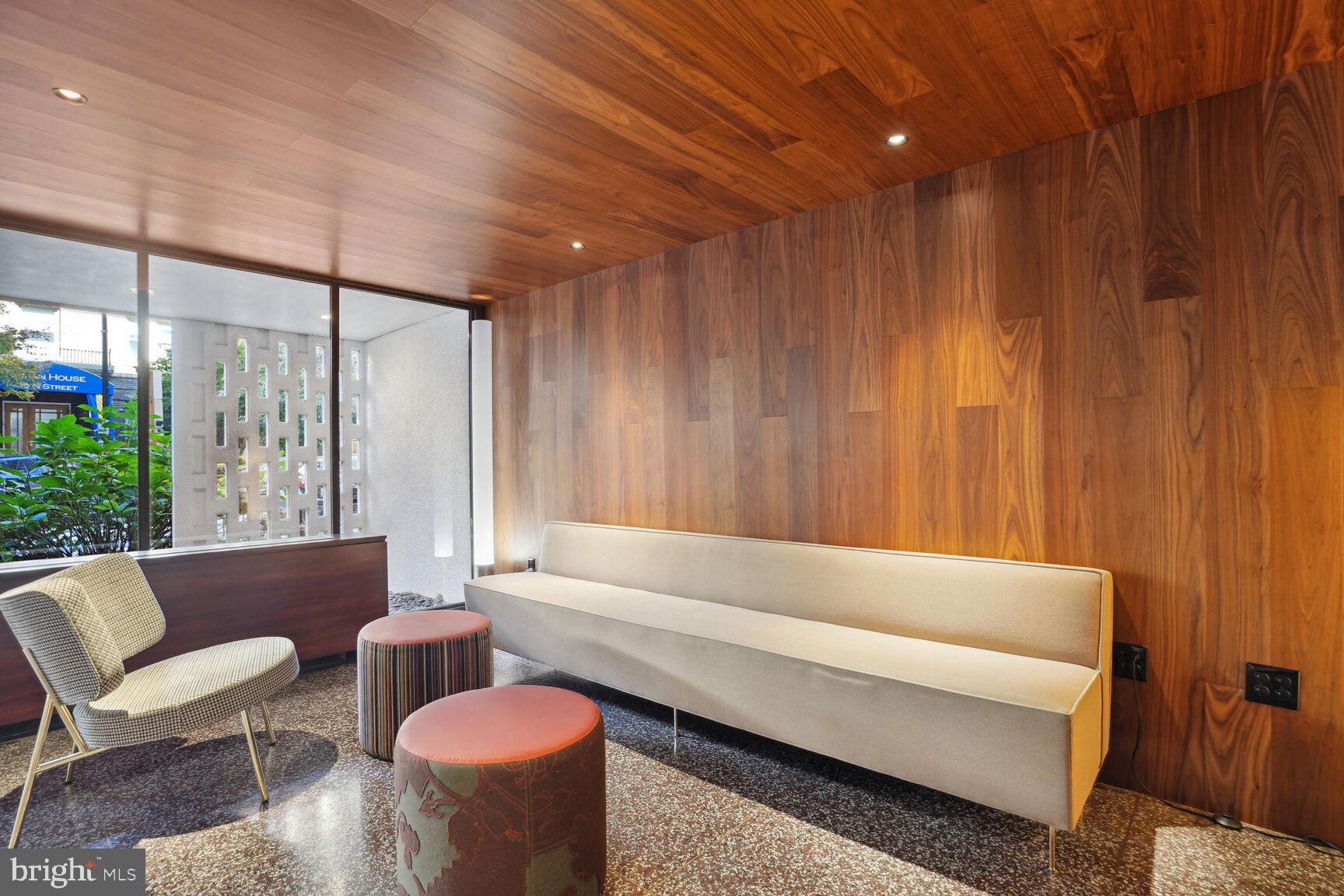 1440 N NW Unit: 916
