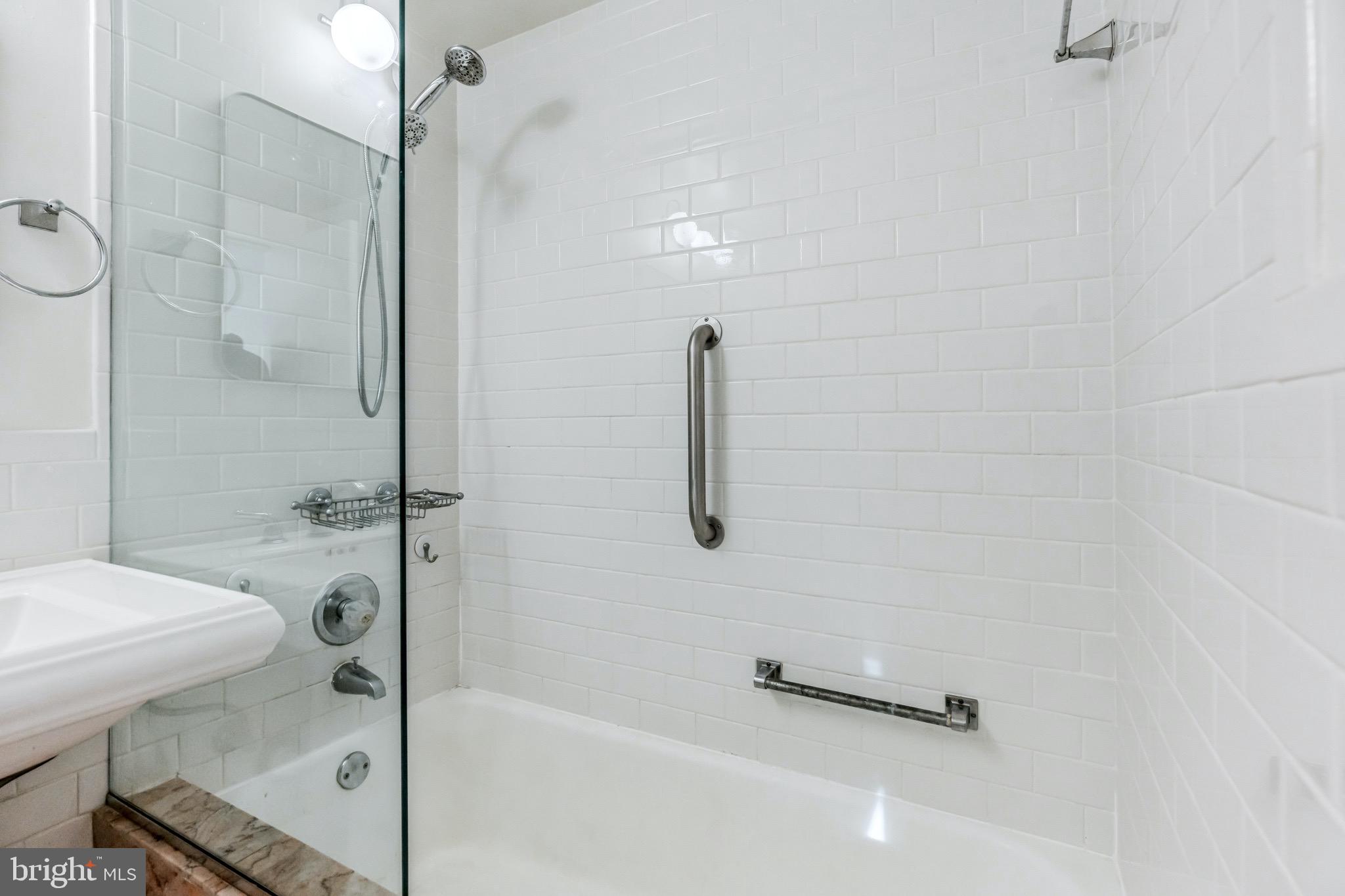 4200 Cathedral AVENUE NW Unit: 516