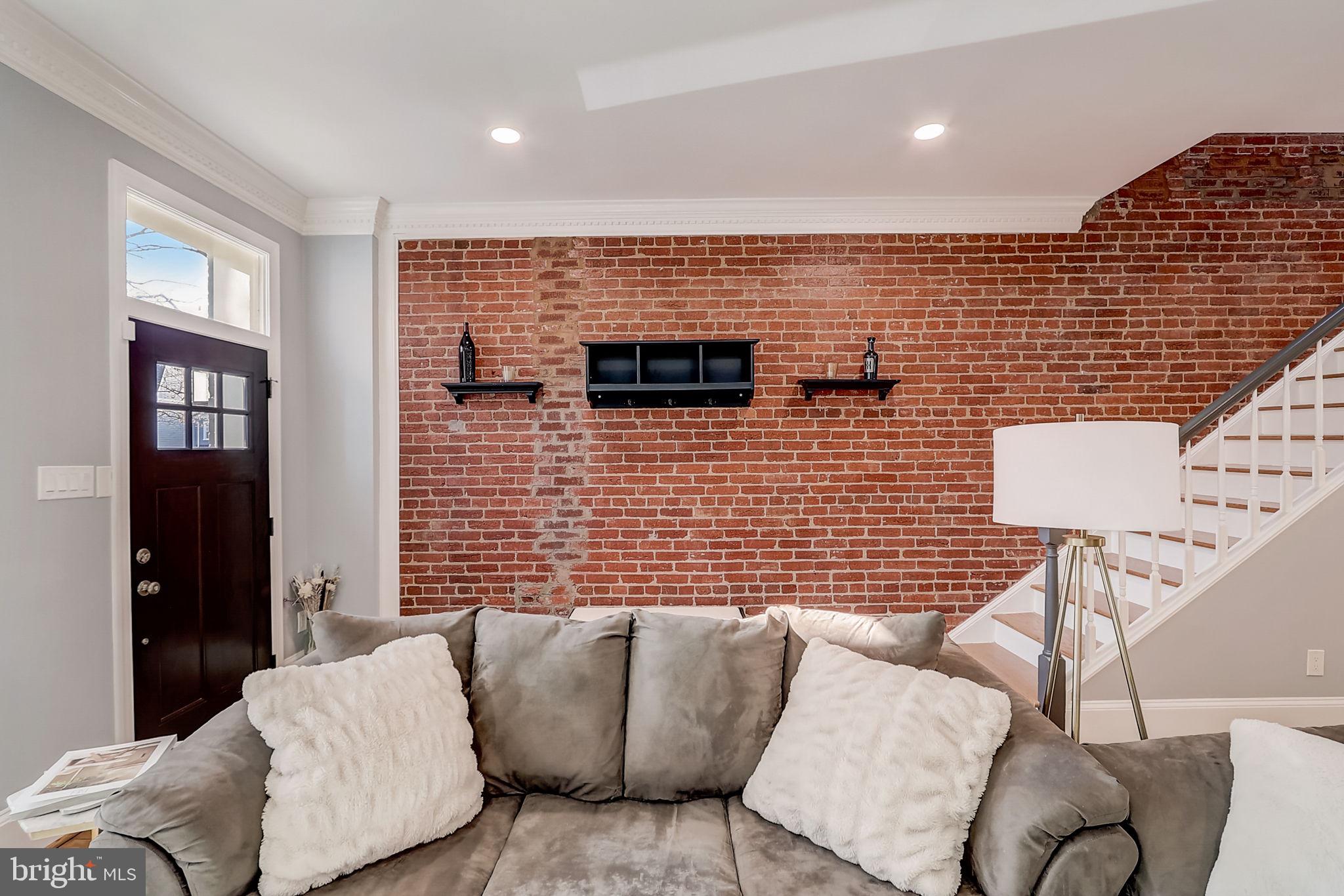 806 I STREET NE
