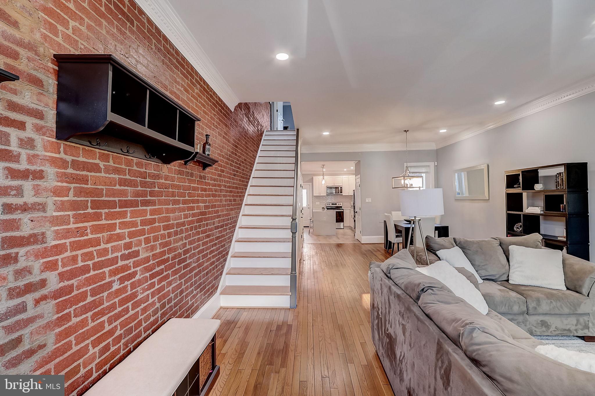 806 I STREET NE