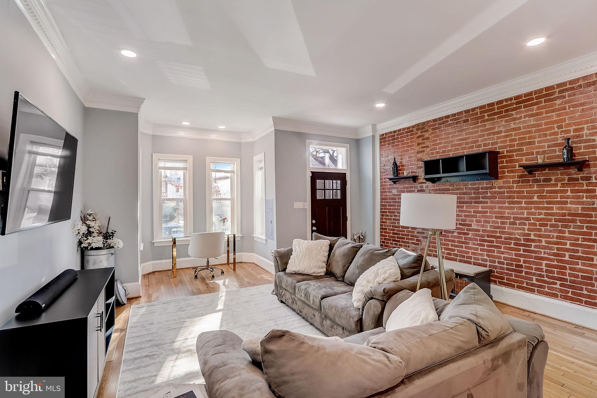 806 I STREET NE