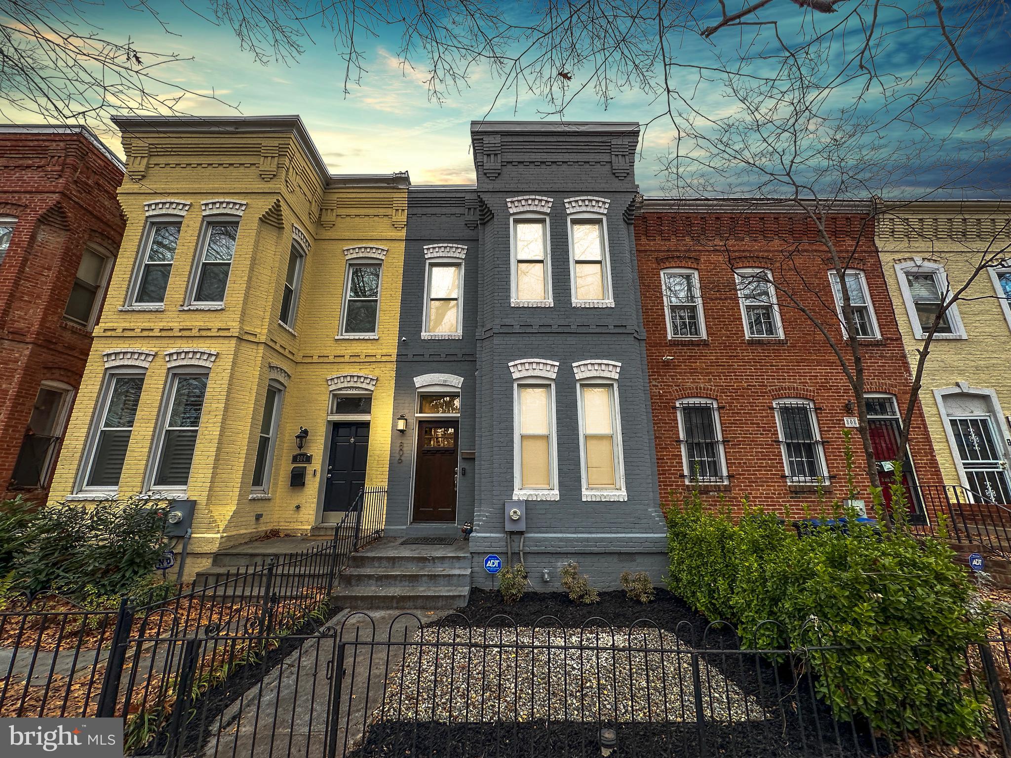 806 I STREET NE