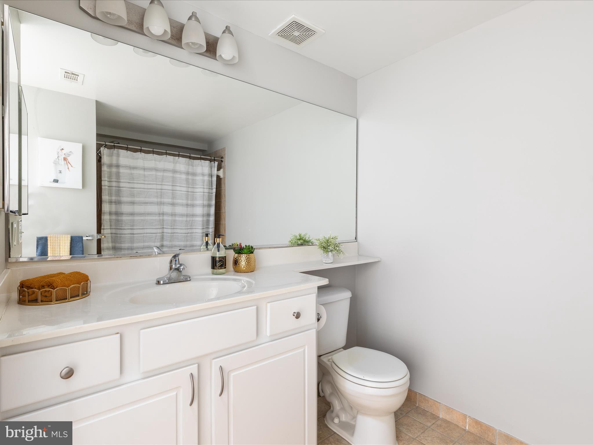 555 Massachusetts AVENUE NW Unit: 814