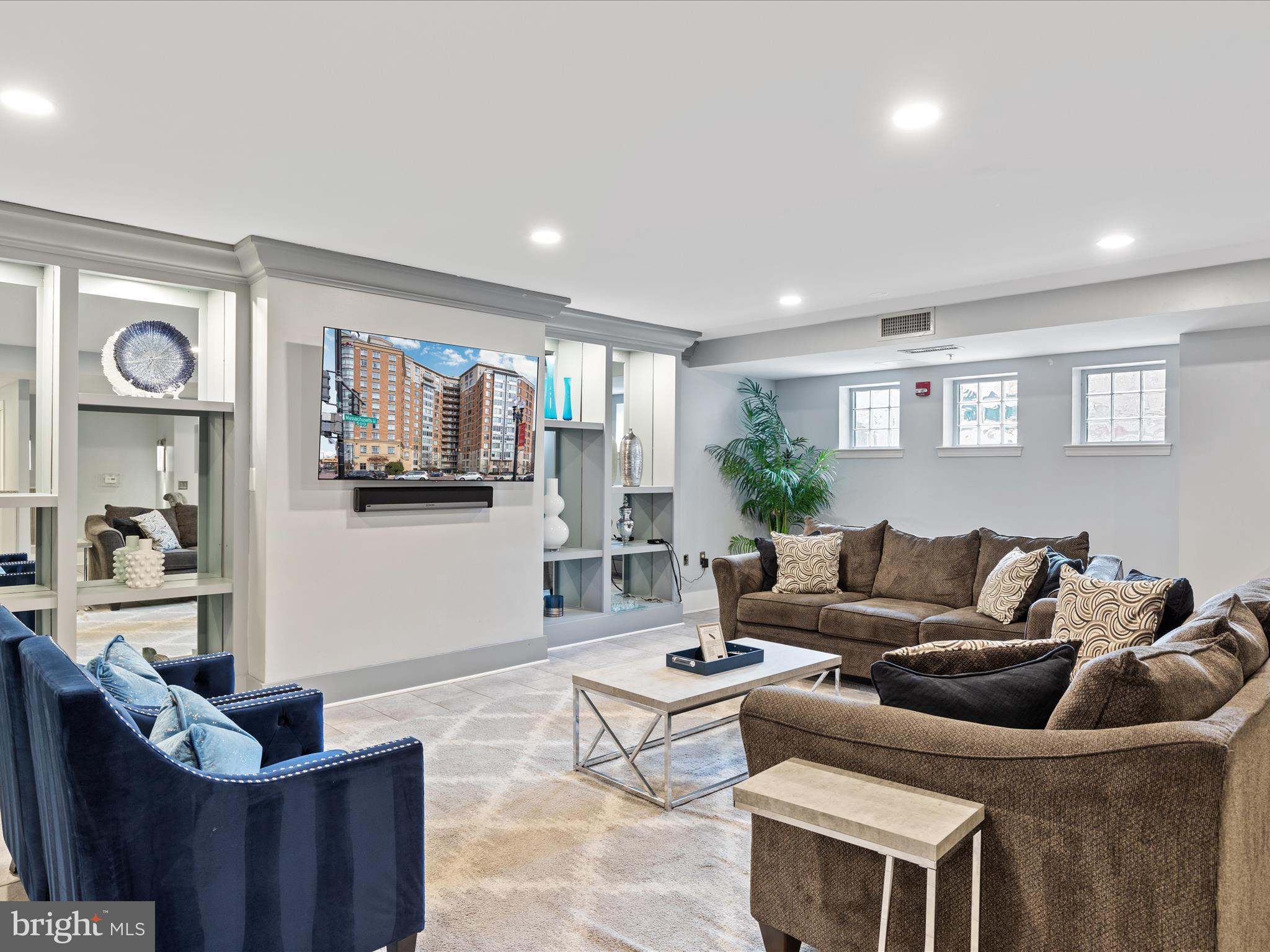 555 Massachusetts AVENUE NW Unit: 814