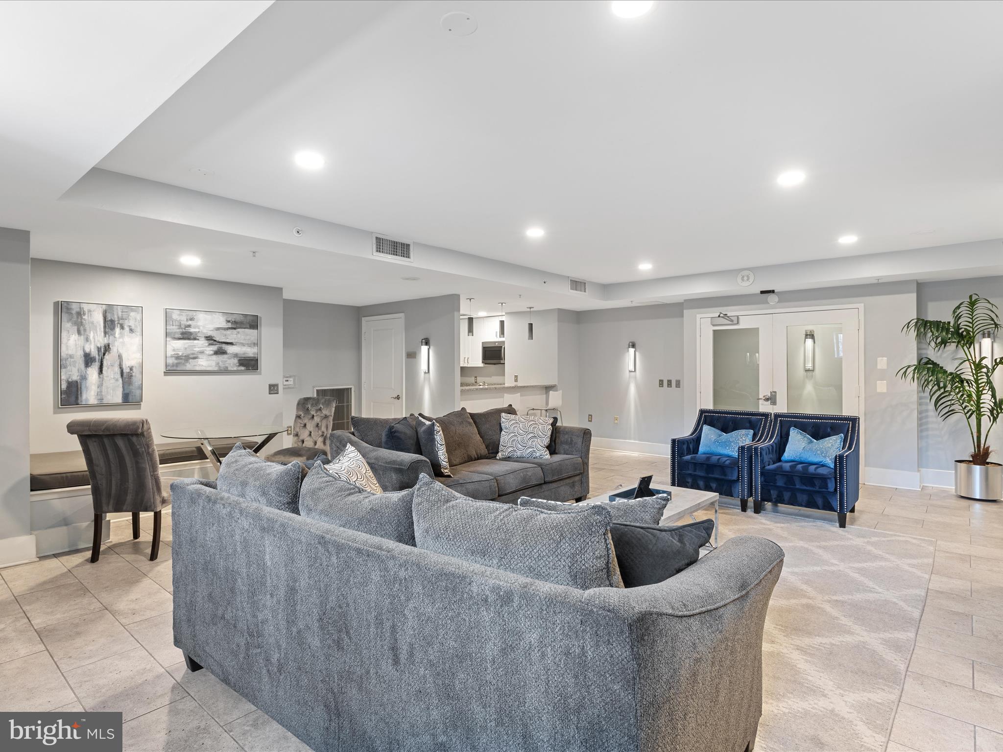 555 Massachusetts AVENUE NW Unit: 814