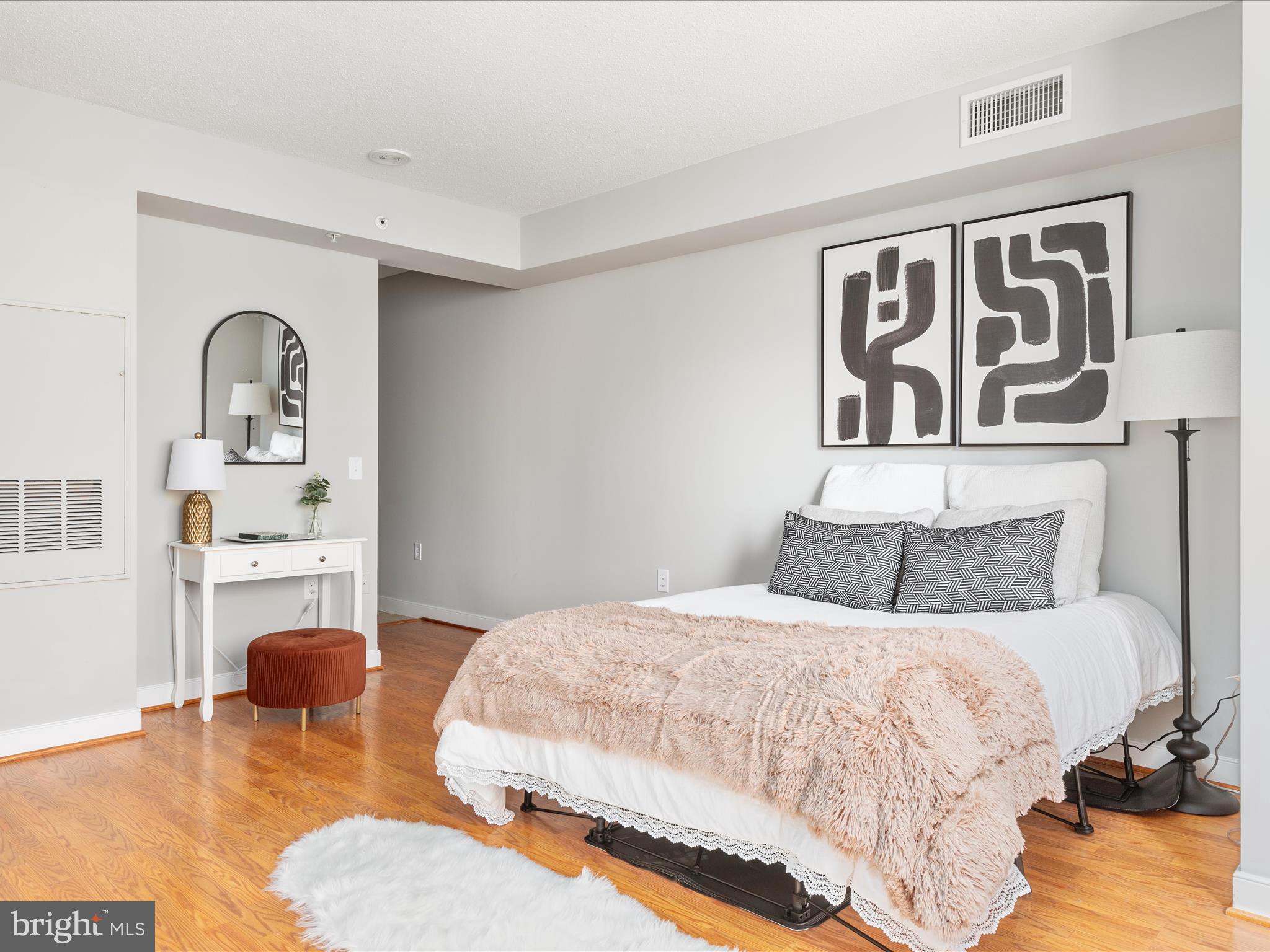 555 Massachusetts AVENUE NW Unit: 814