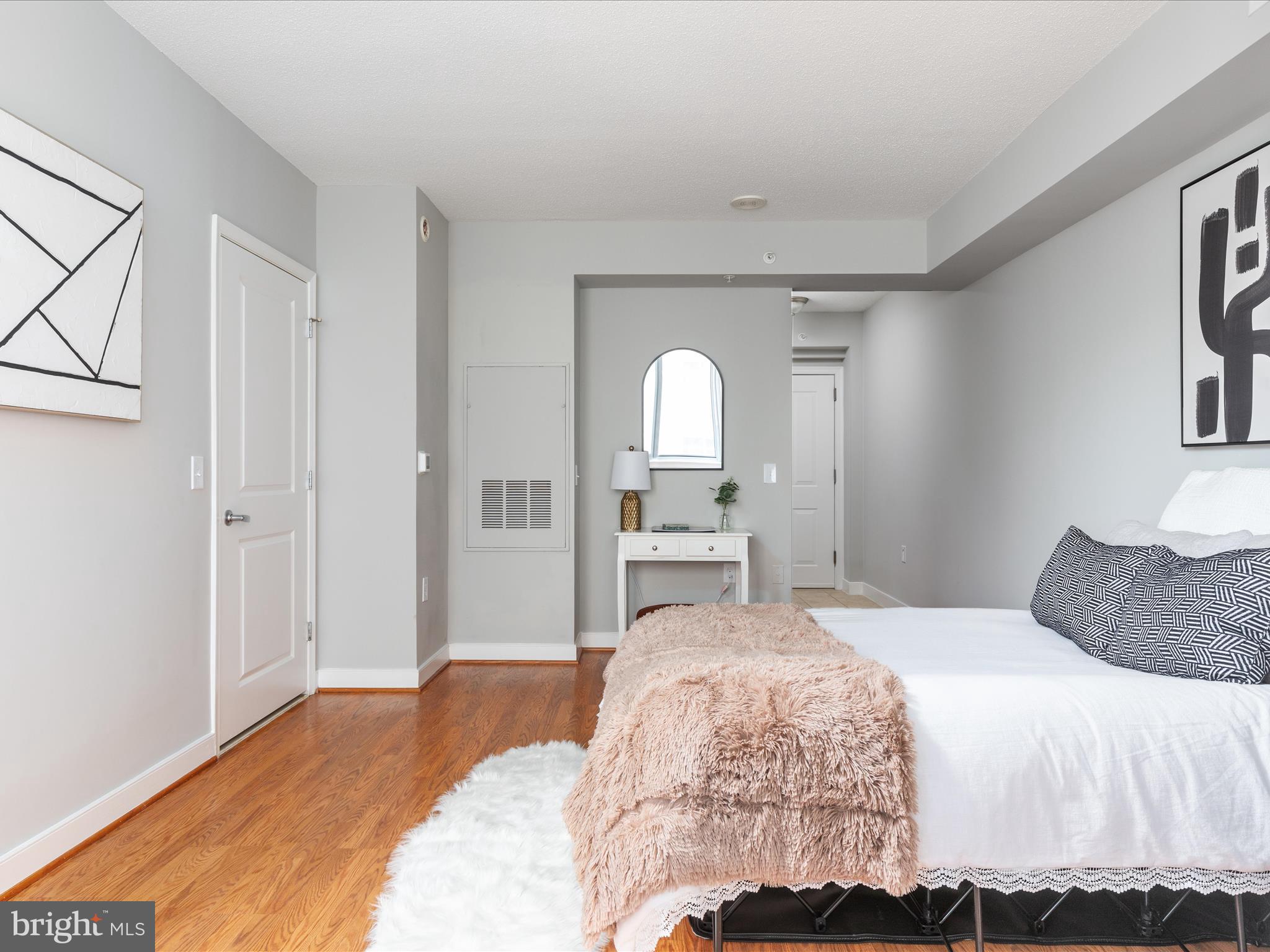 555 Massachusetts AVENUE NW Unit: 814