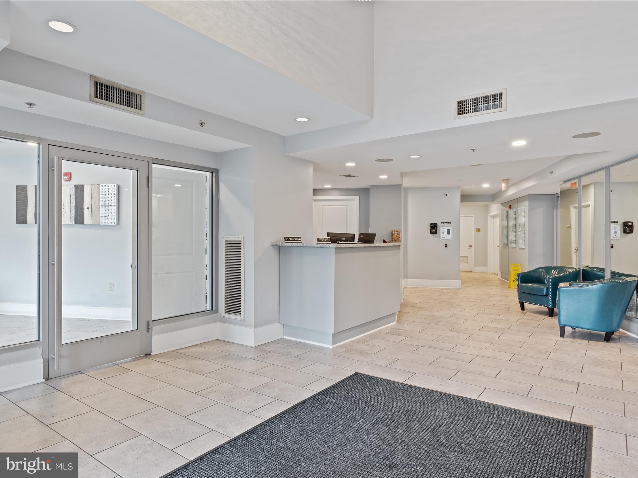 555 Massachusetts AVENUE NW Unit: 814