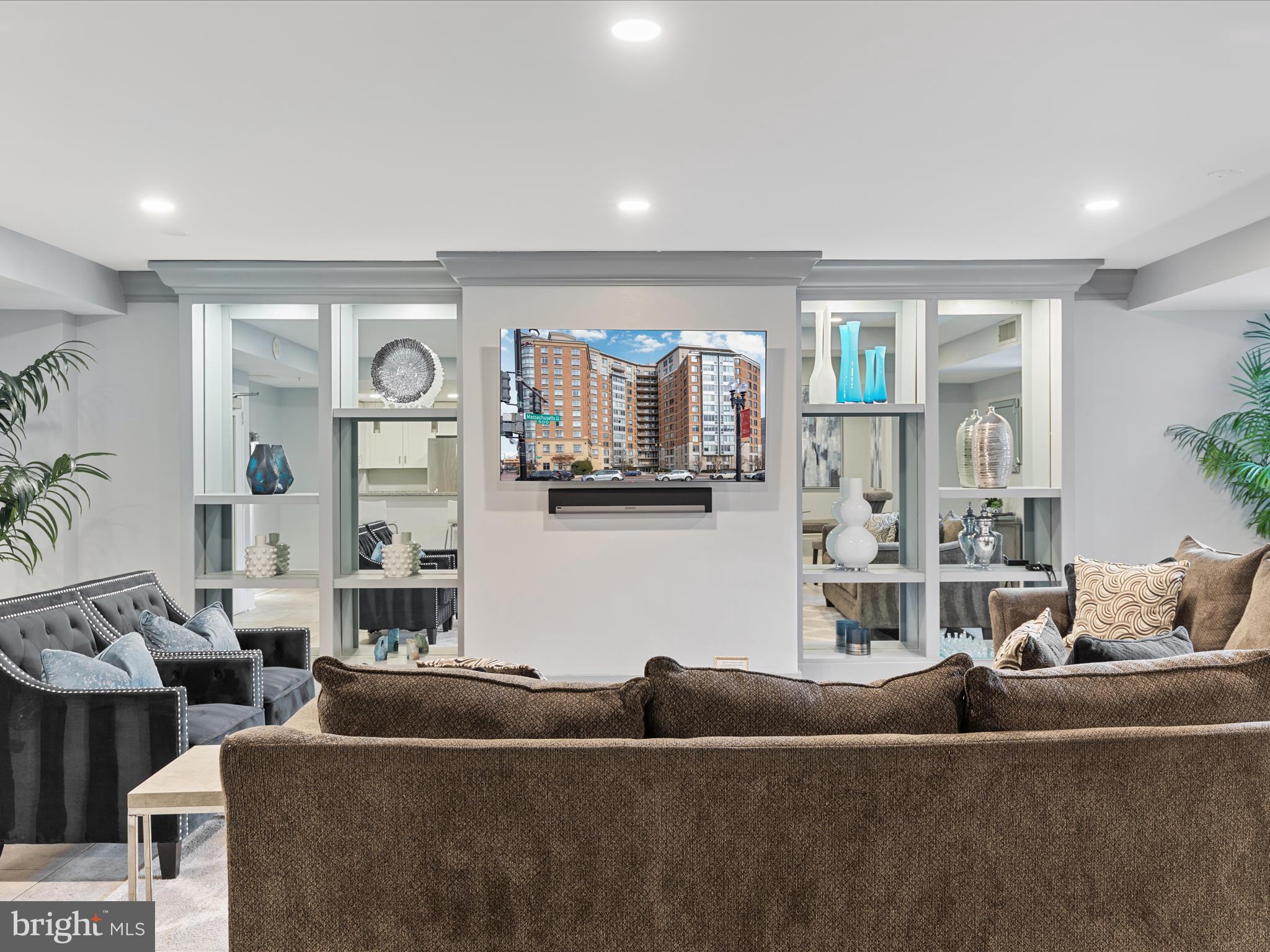 555 Massachusetts AVENUE NW Unit: 814