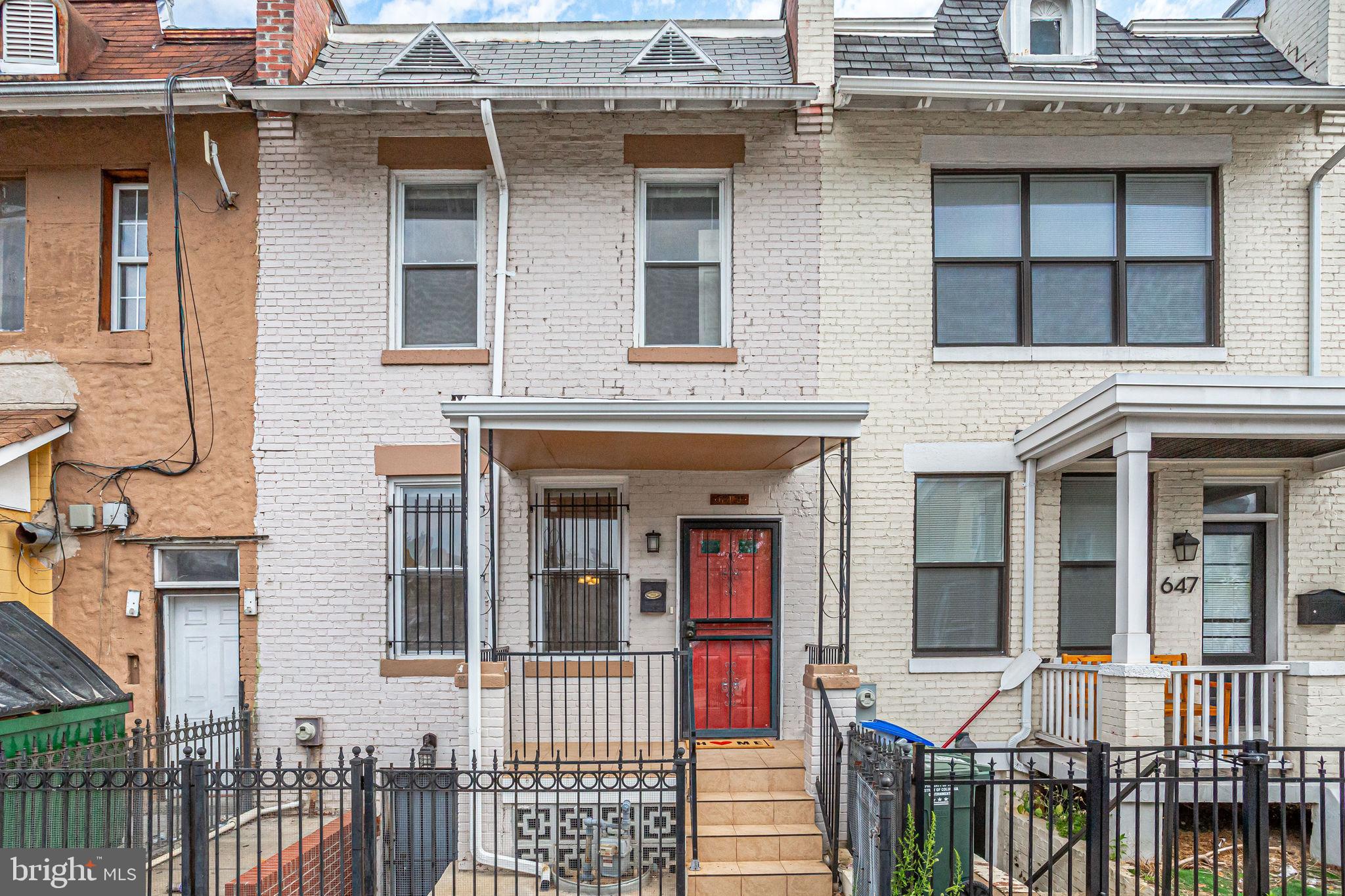 649 Park Rd NW