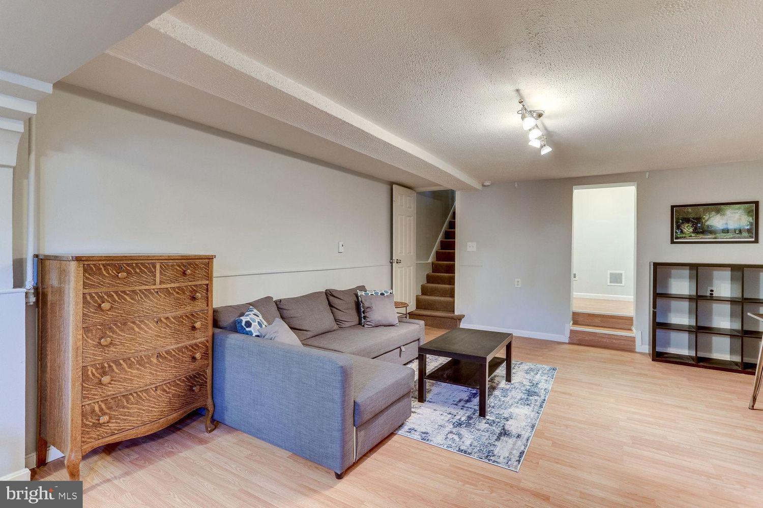 216 Emerson St NW