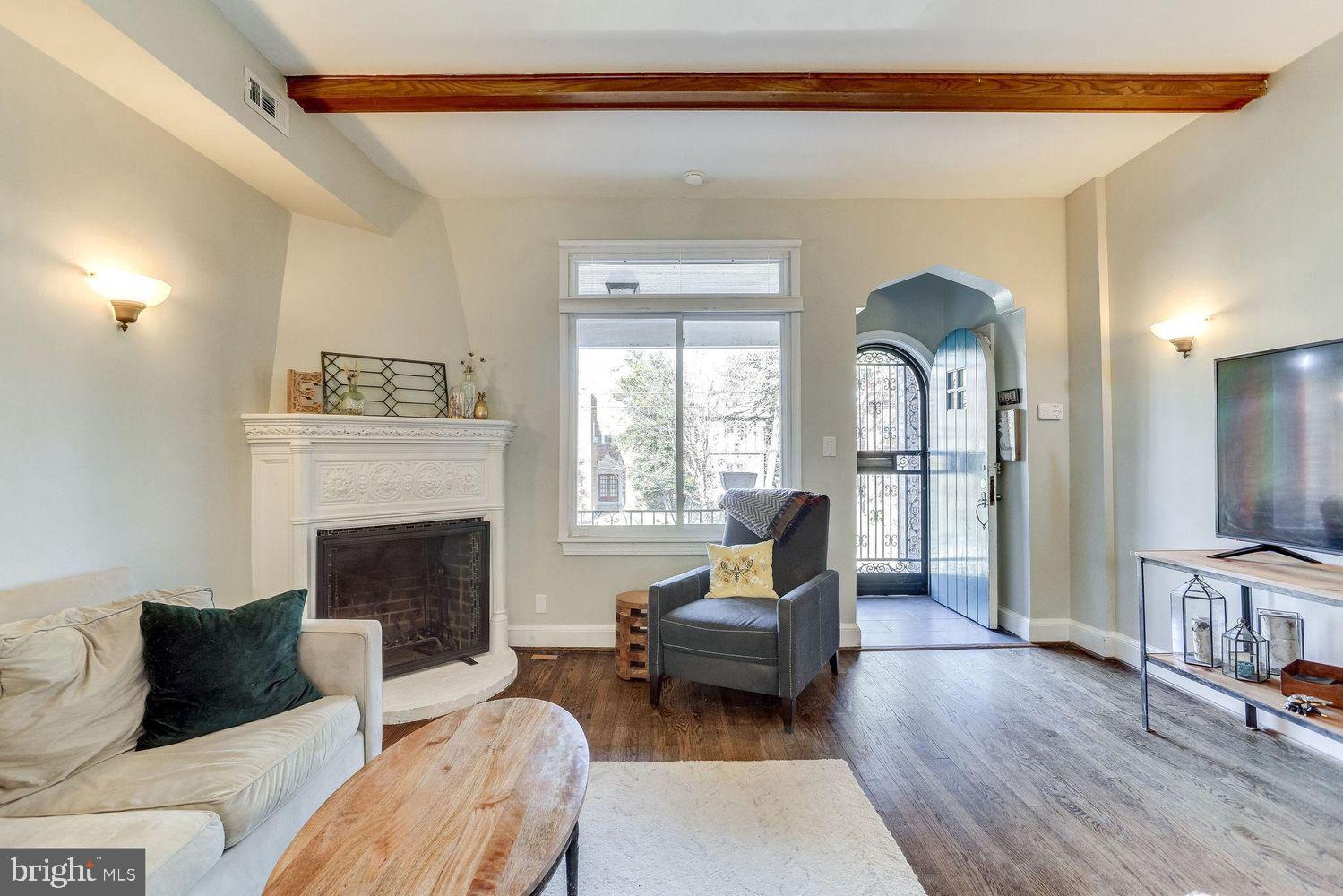 216 Emerson St NW