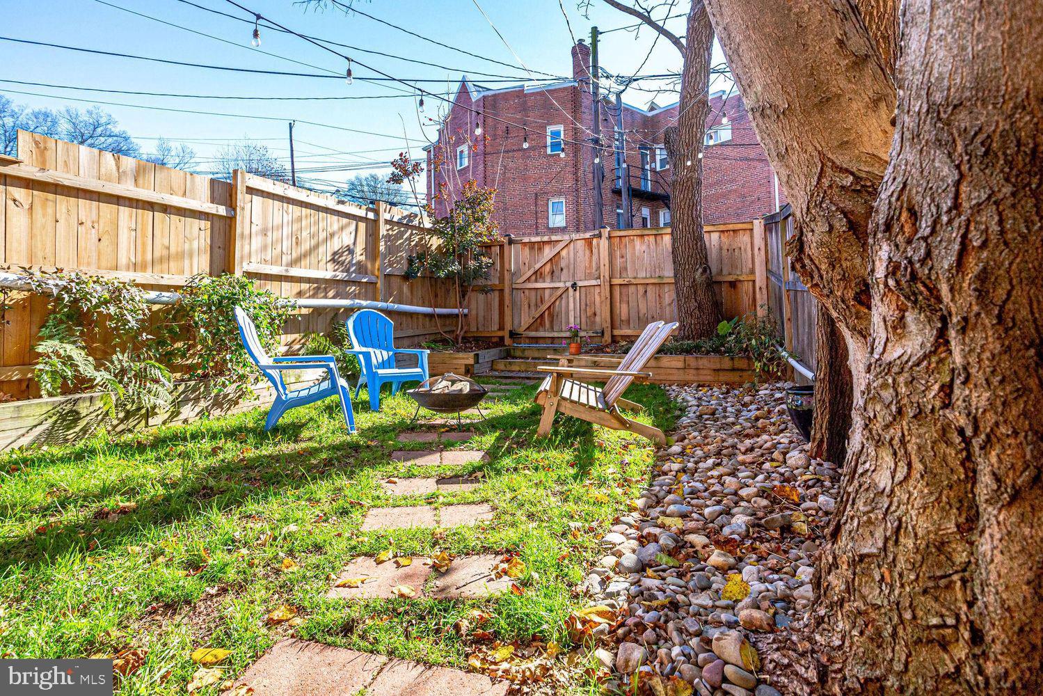 216 Emerson St NW