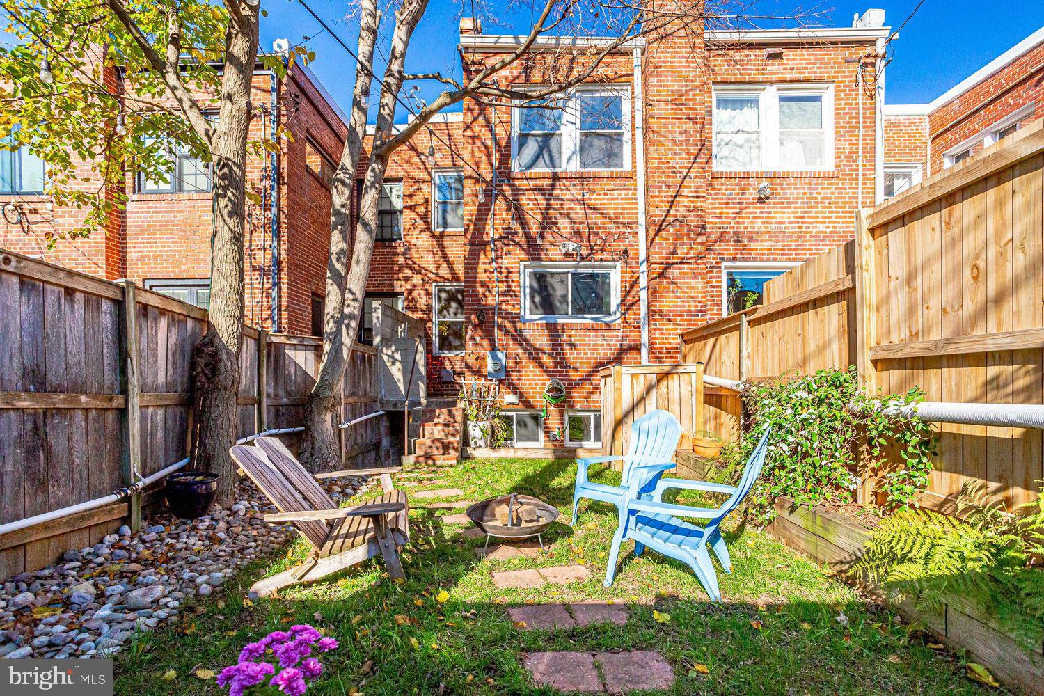 216 Emerson St NW