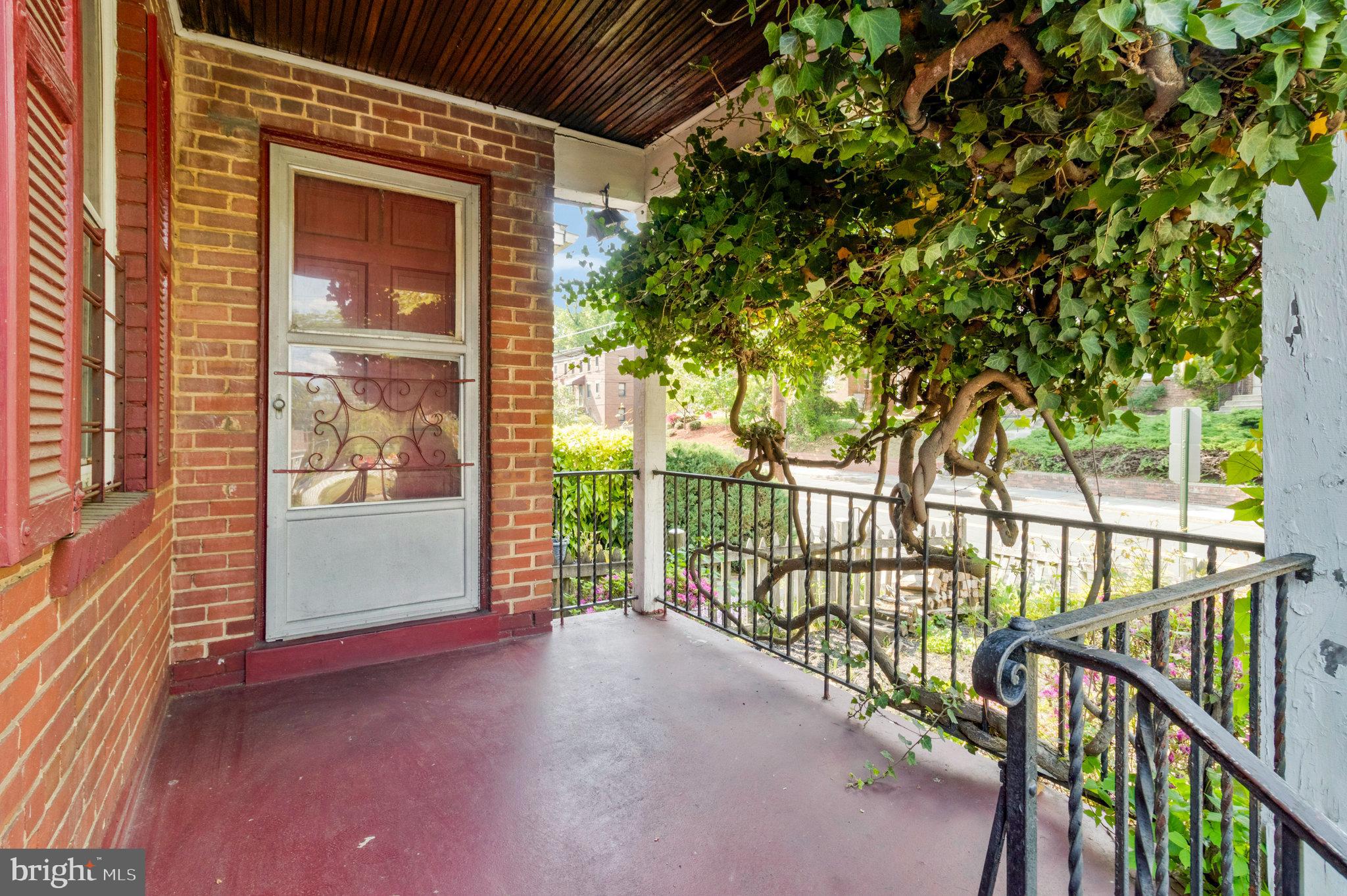 821 Taylor St NE