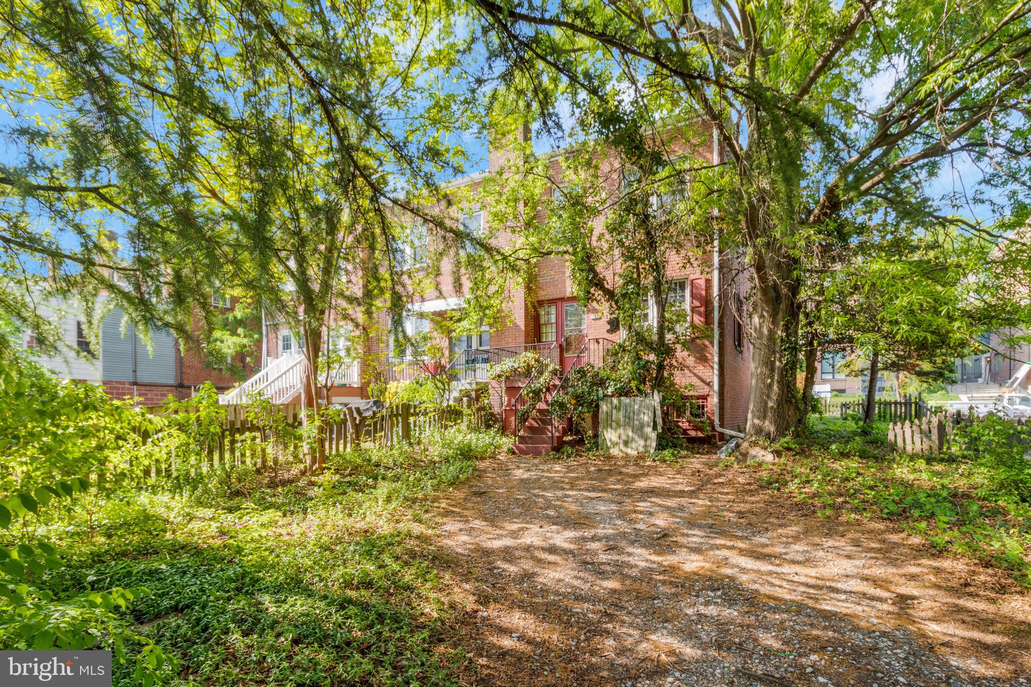 821 Taylor St NE