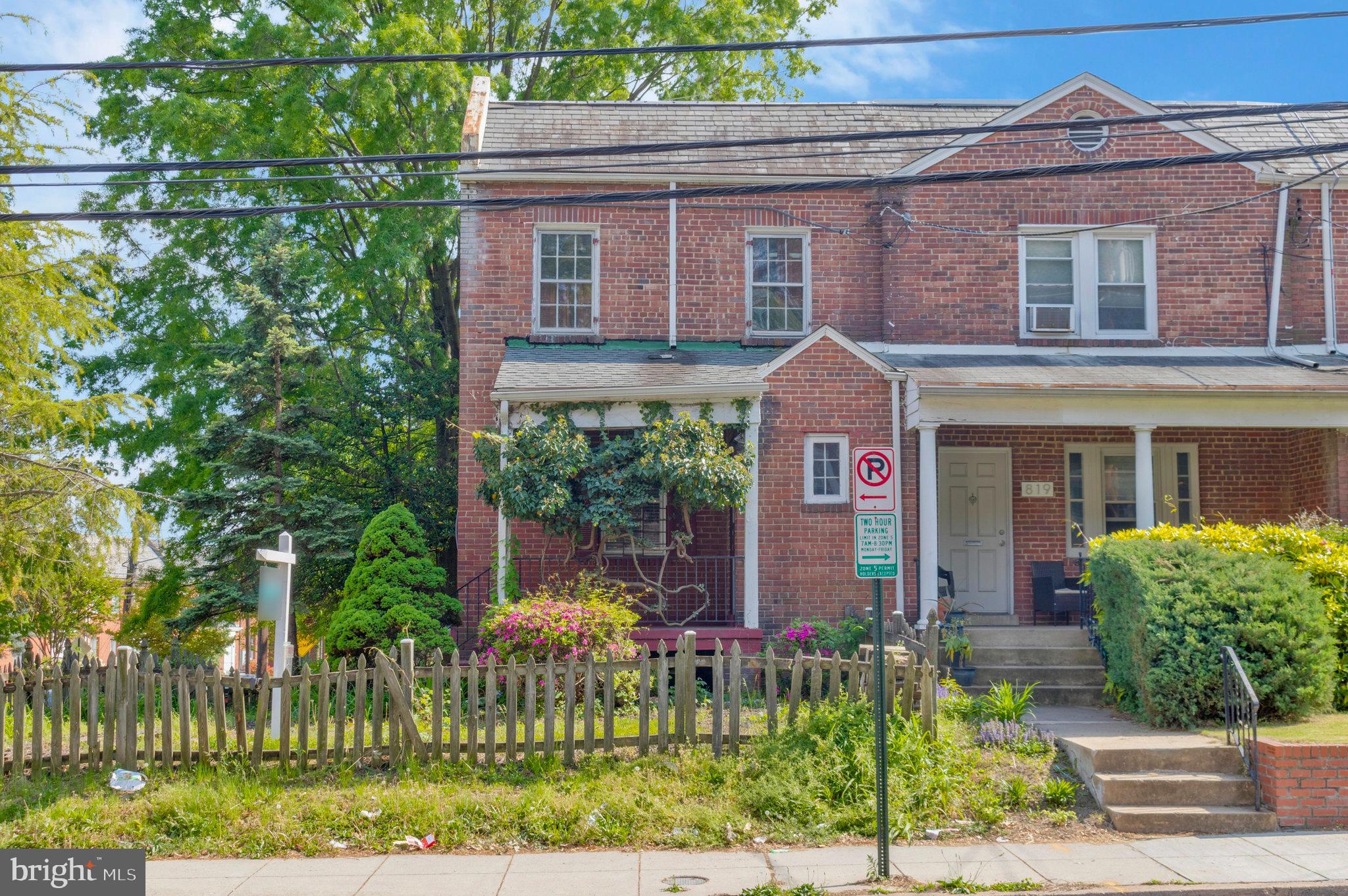 821 Taylor St NE