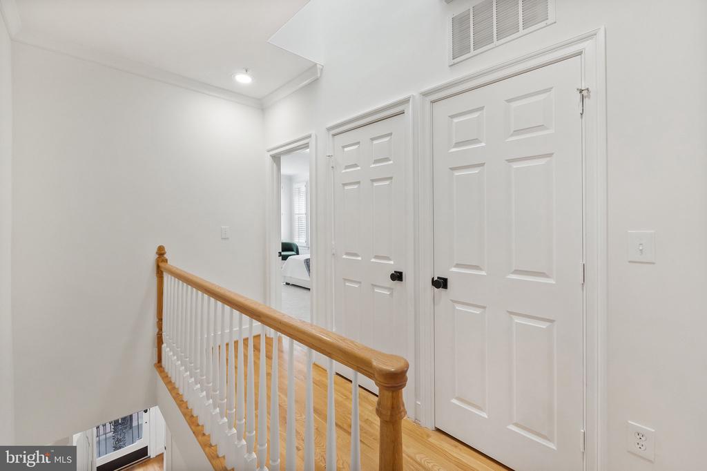 806 Constitution Ave NE