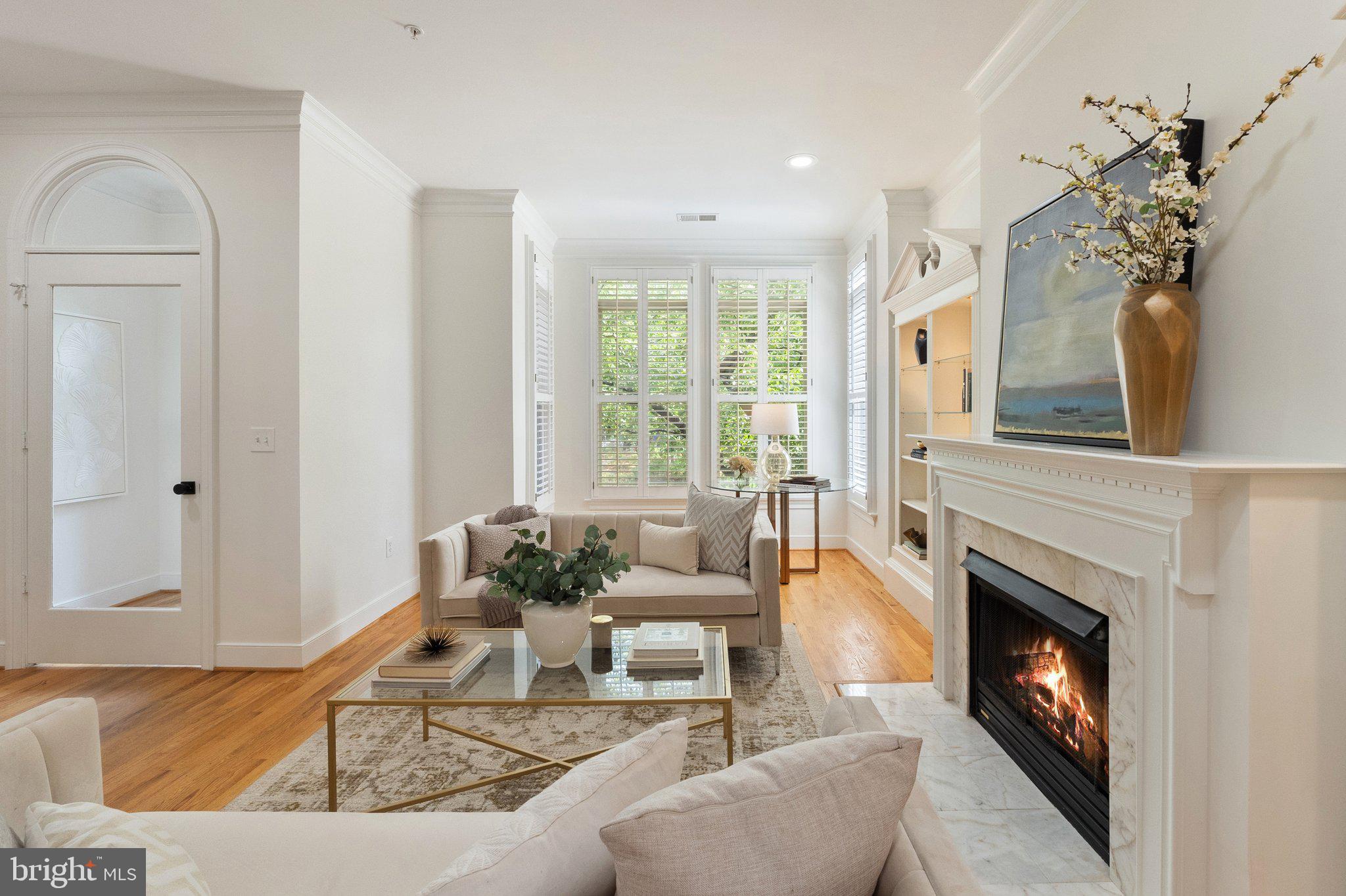 806 Constitution Ave NE