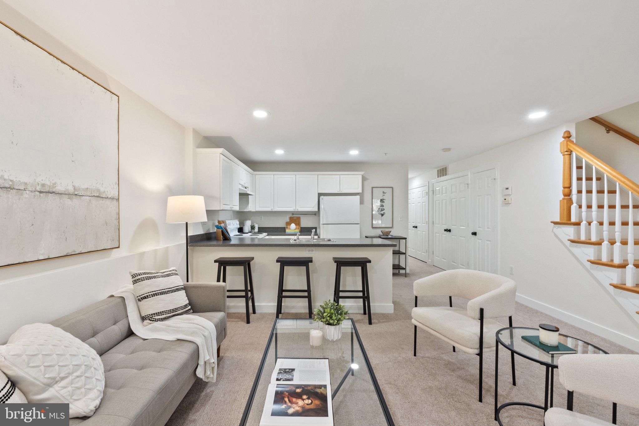 806 Constitution Ave NE