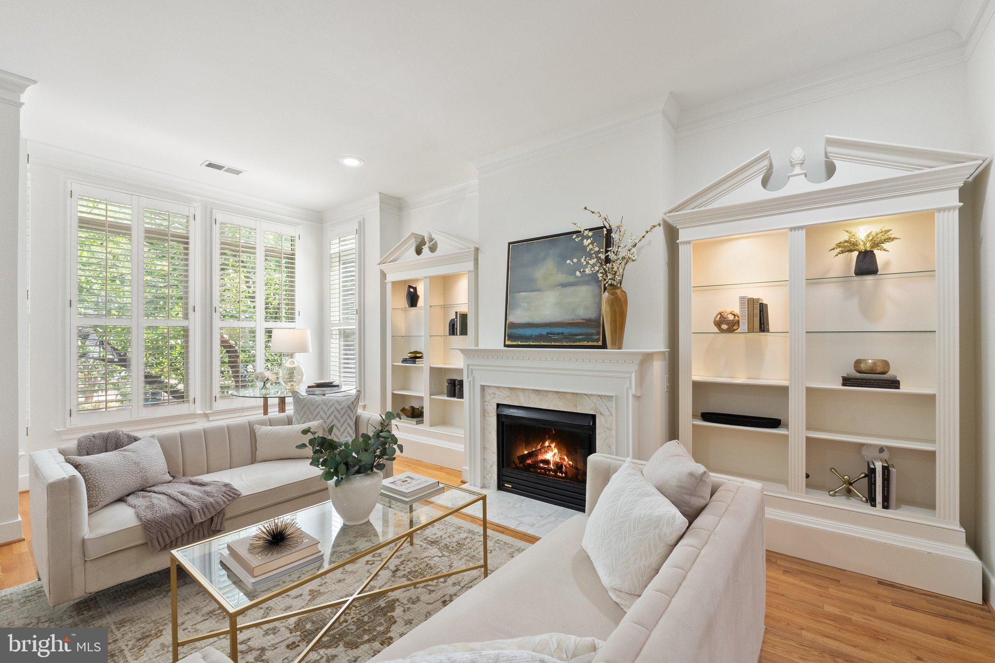 806 Constitution Ave NE