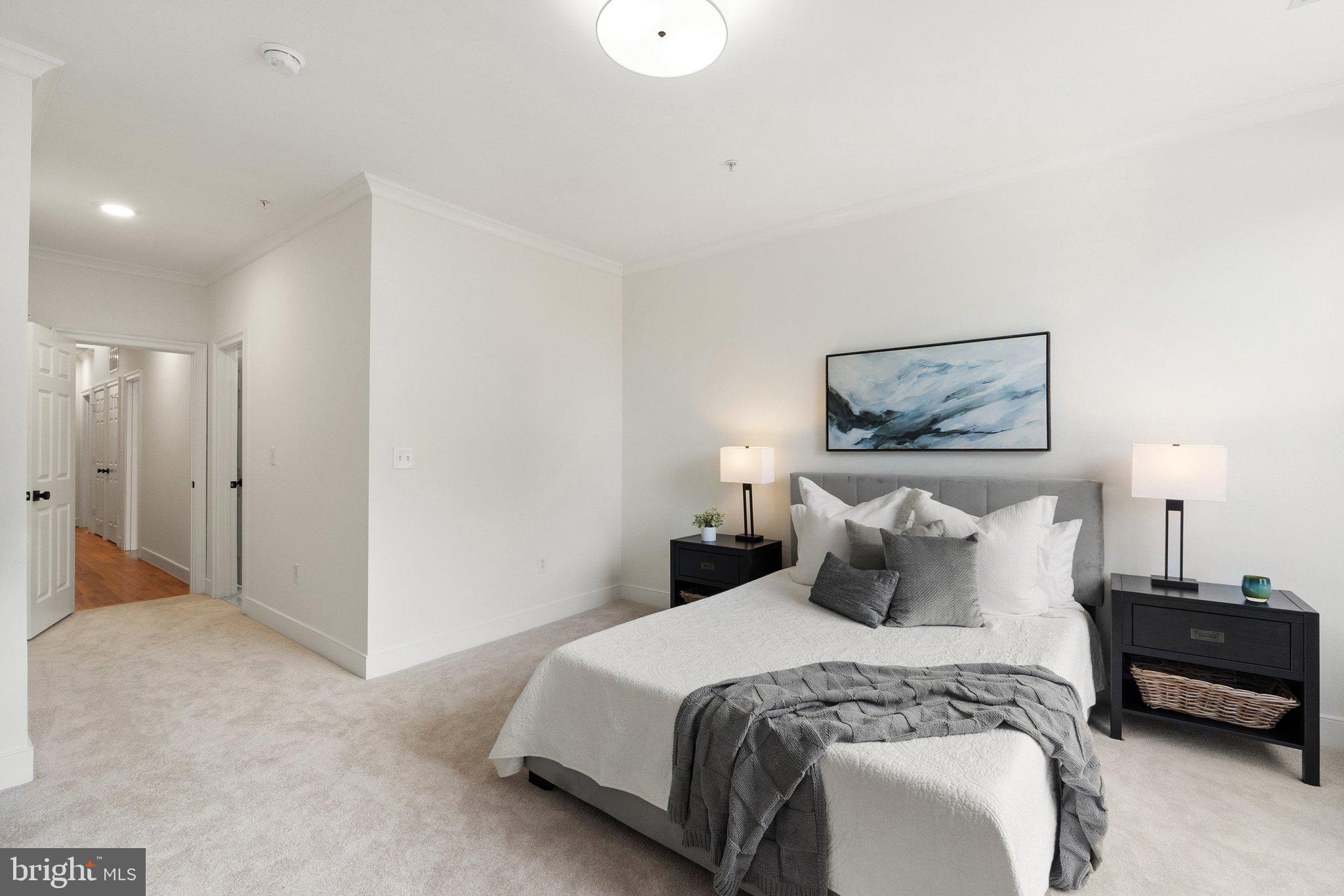 806 Constitution Ave NE