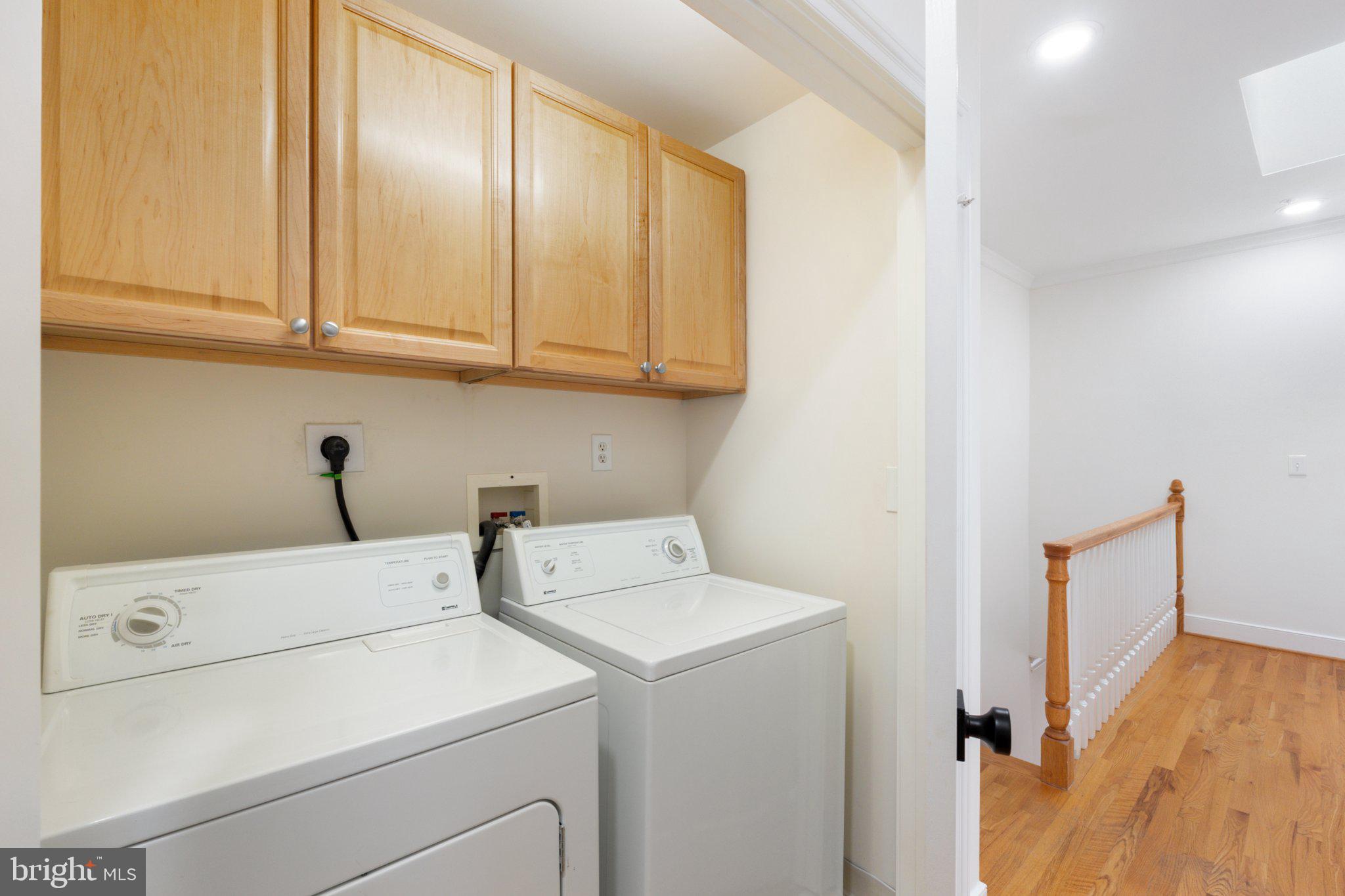 806 Constitution Ave NE