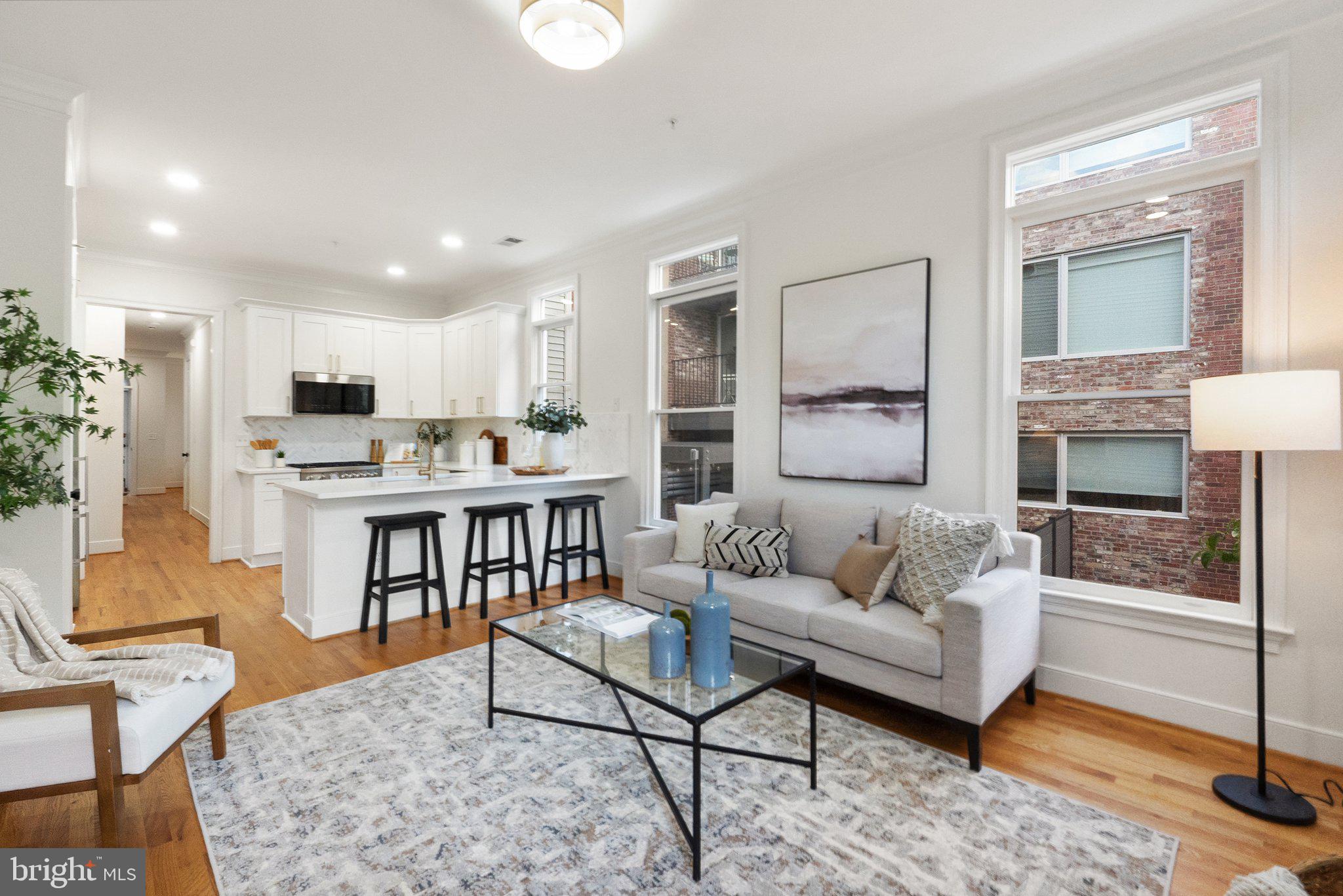 806 Constitution Ave NE