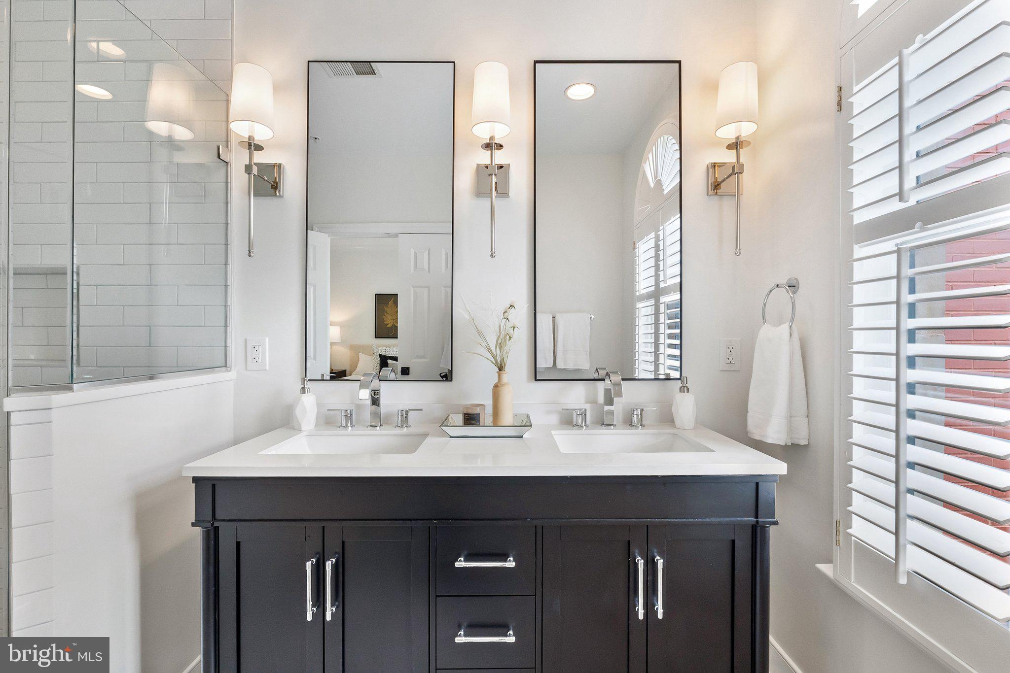 806 Constitution Ave NE