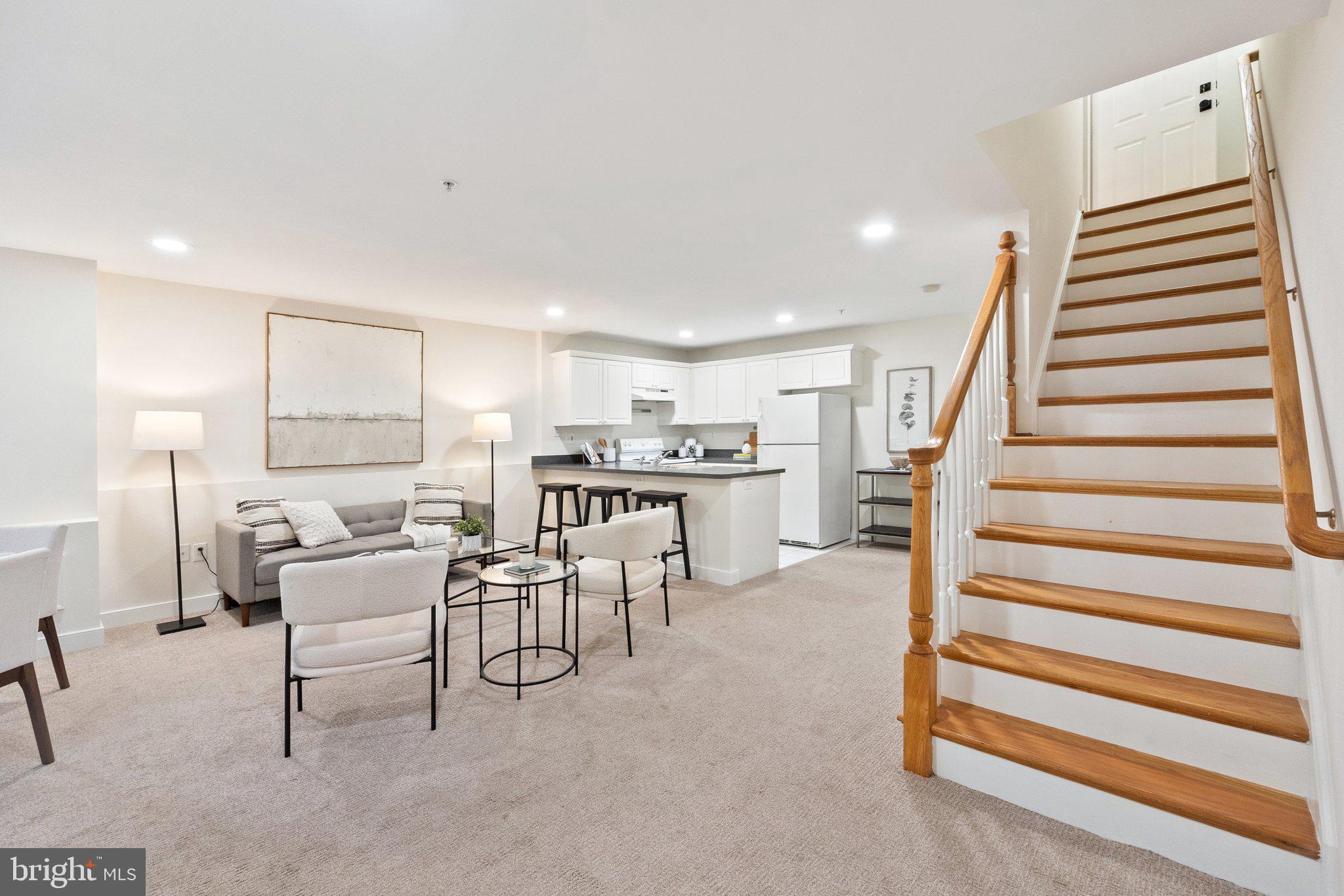 806 Constitution Ave NE