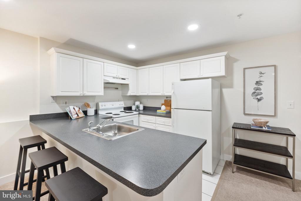 806 Constitution Ave NE