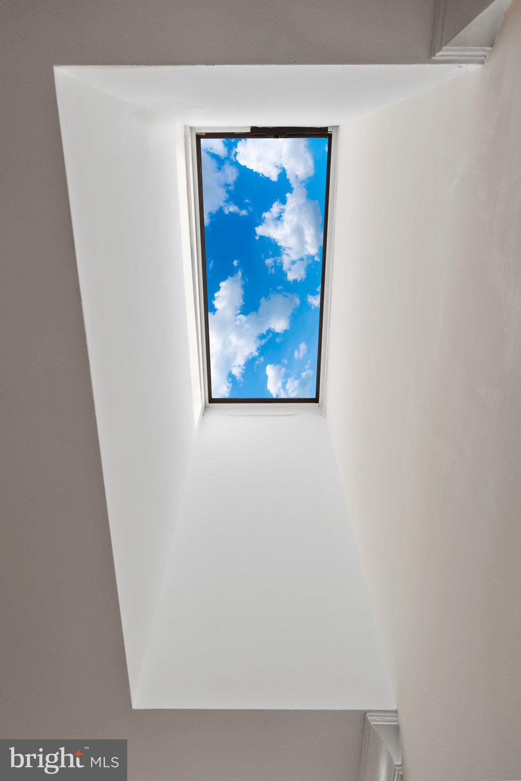 806 Constitution Ave NE