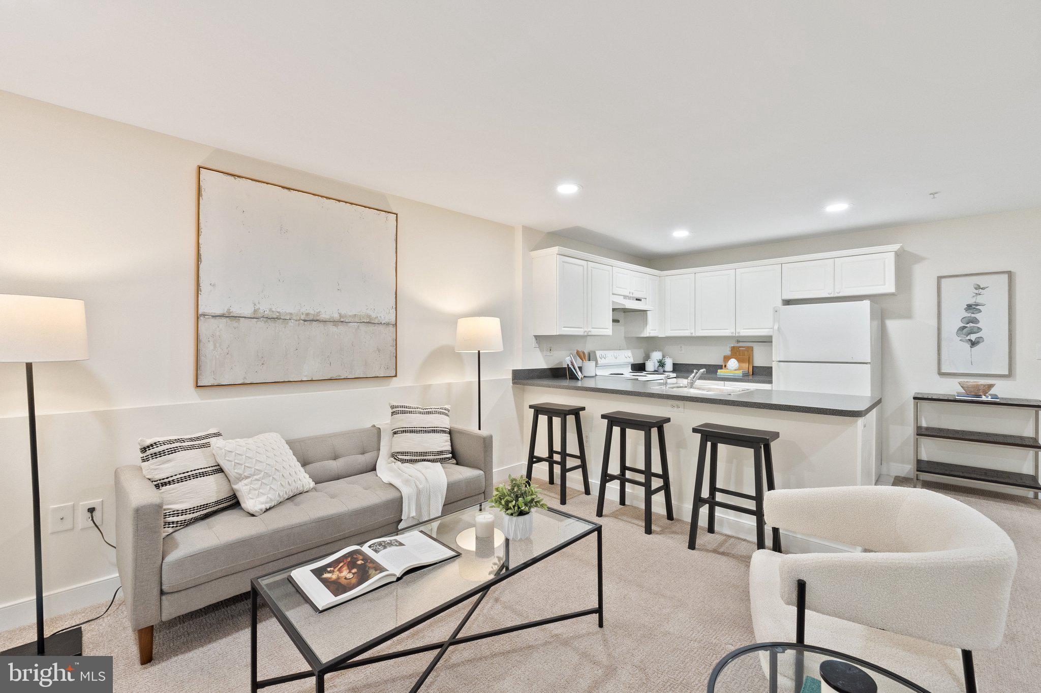 806 Constitution Ave NE