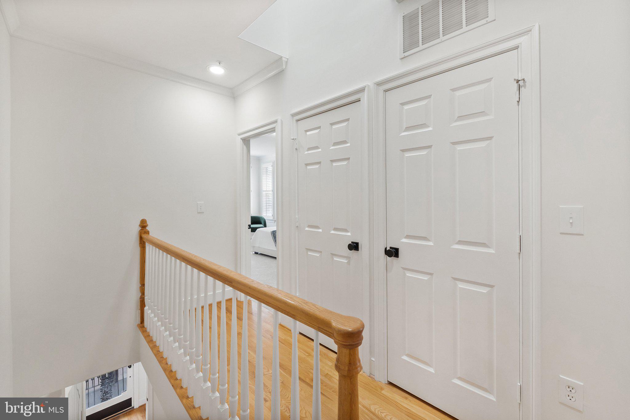 806 Constitution Ave NE