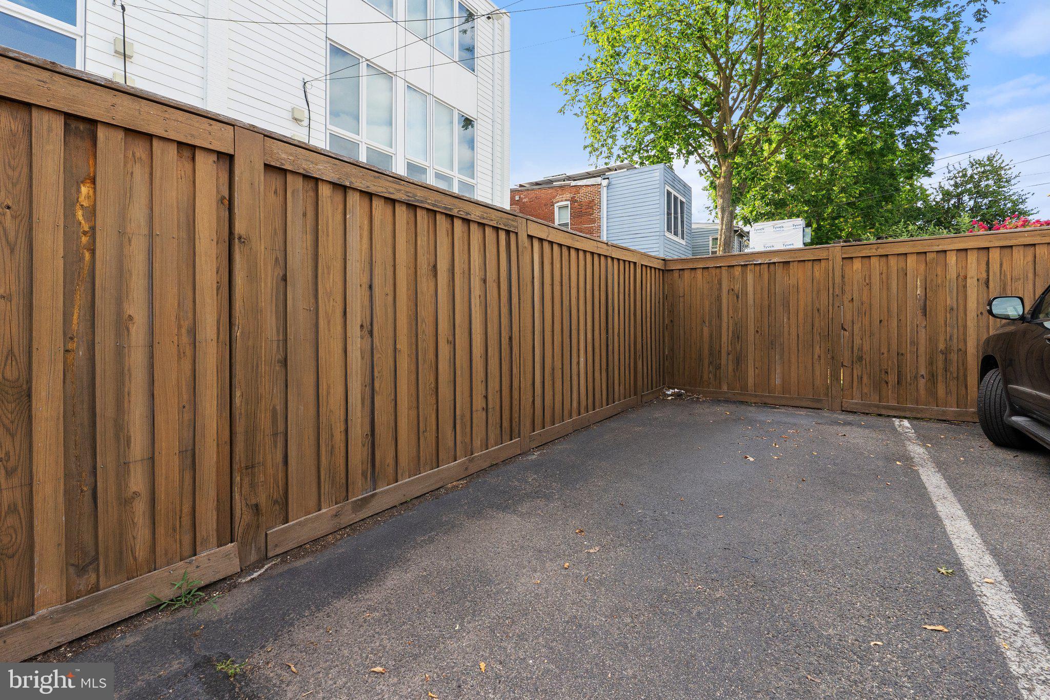 806 Constitution Ave NE