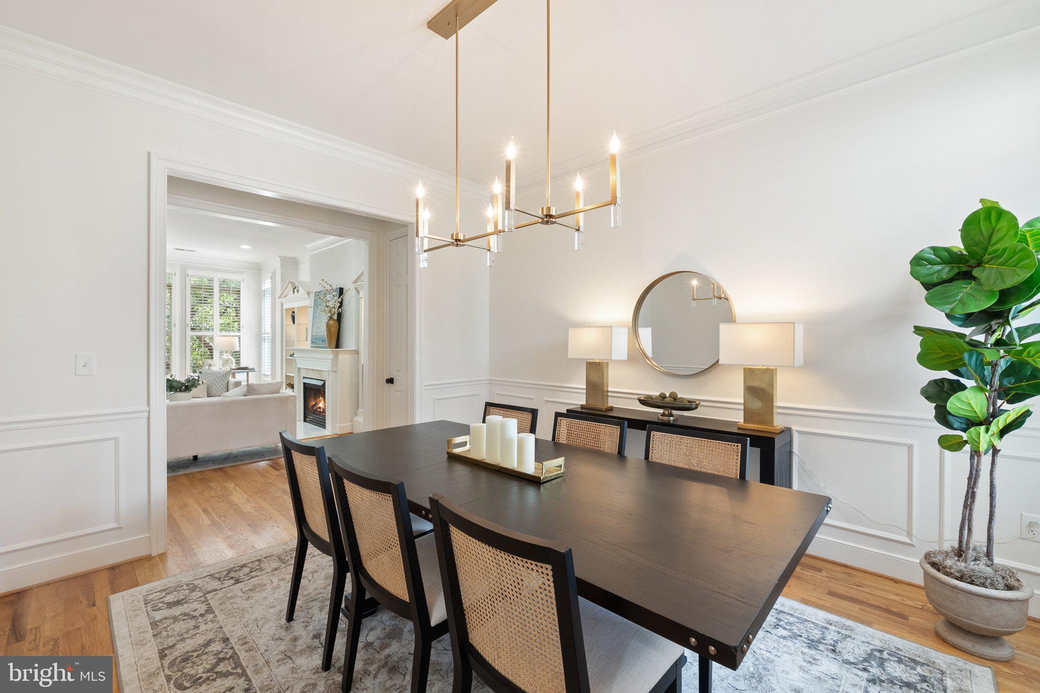 806 Constitution Ave NE