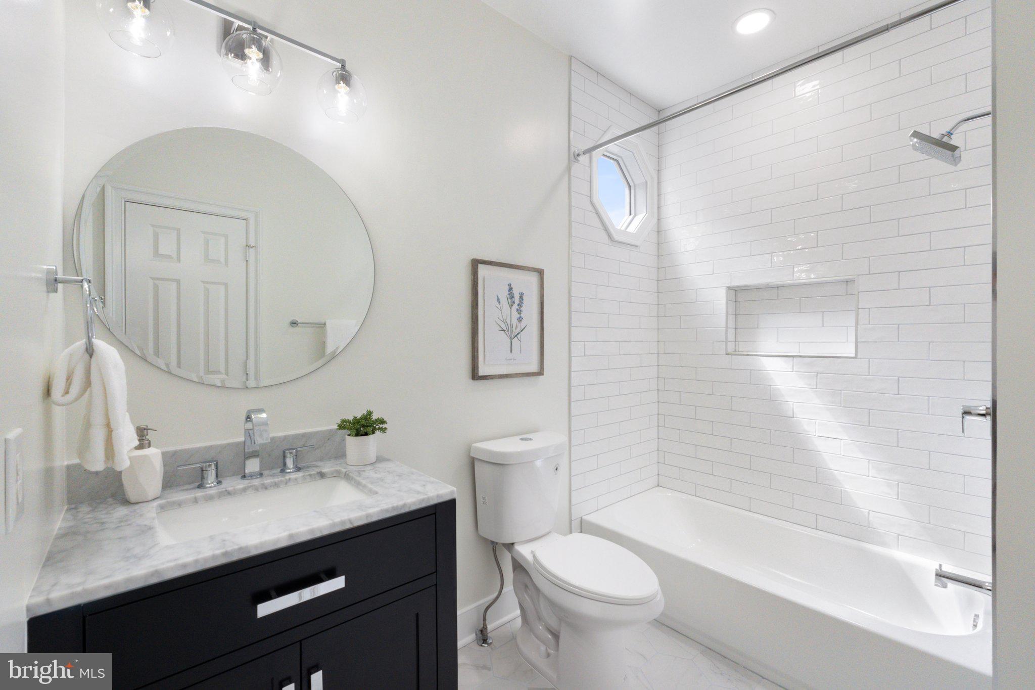 806 Constitution Ave NE