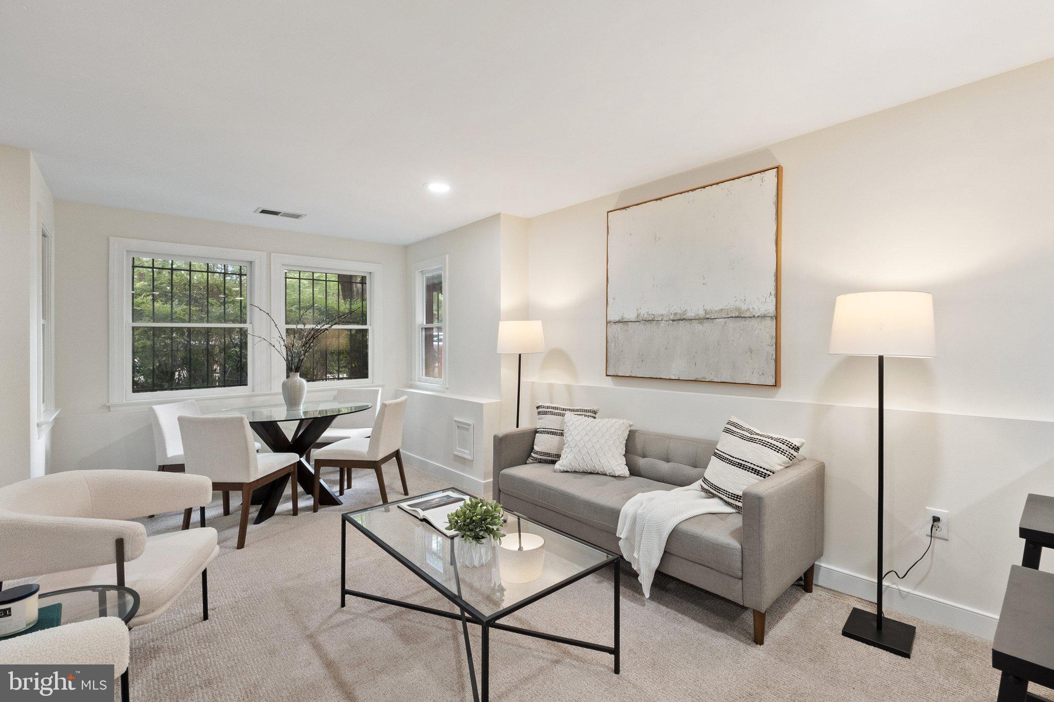 806 Constitution Ave NE