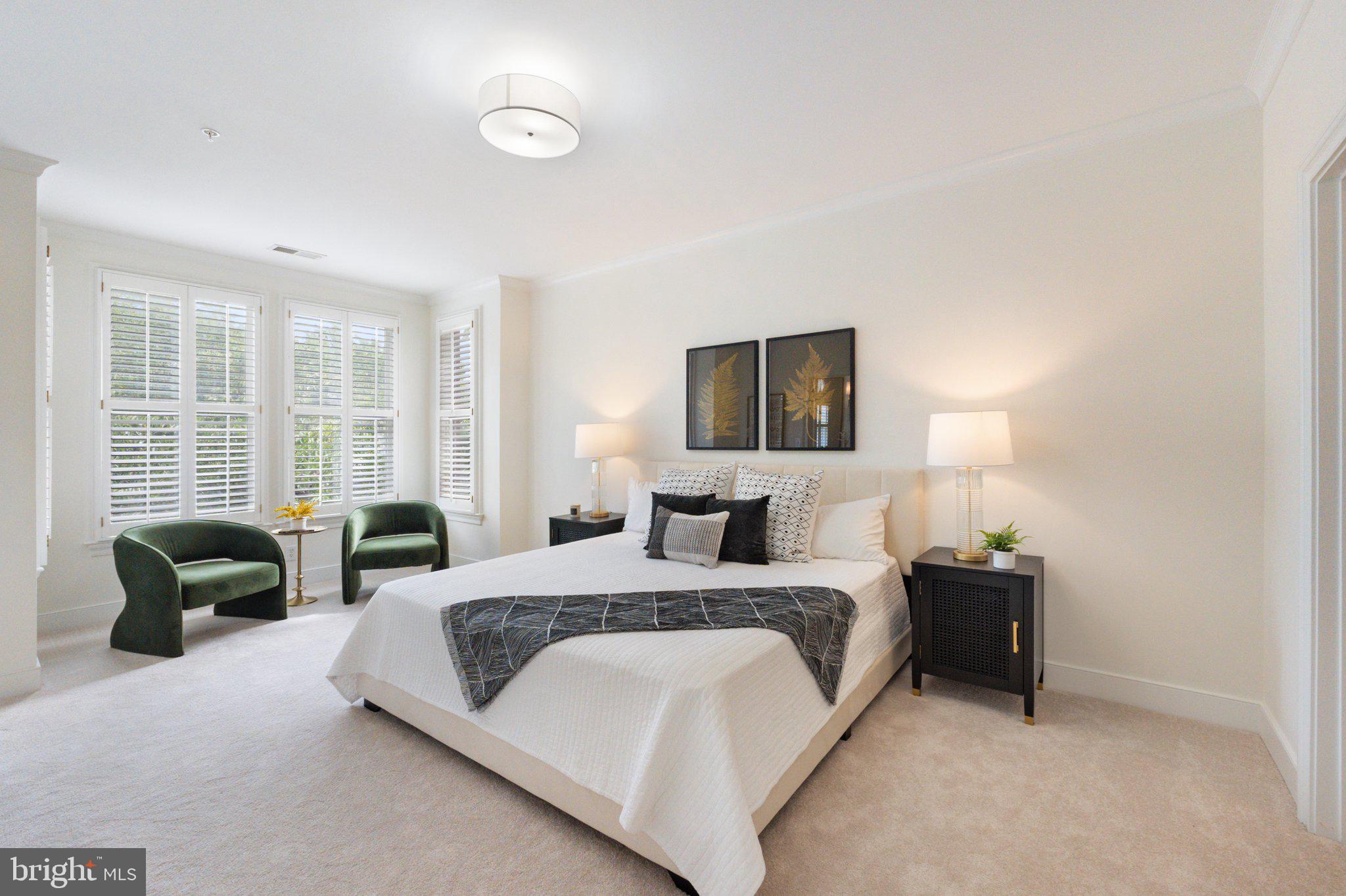 806 Constitution Ave NE