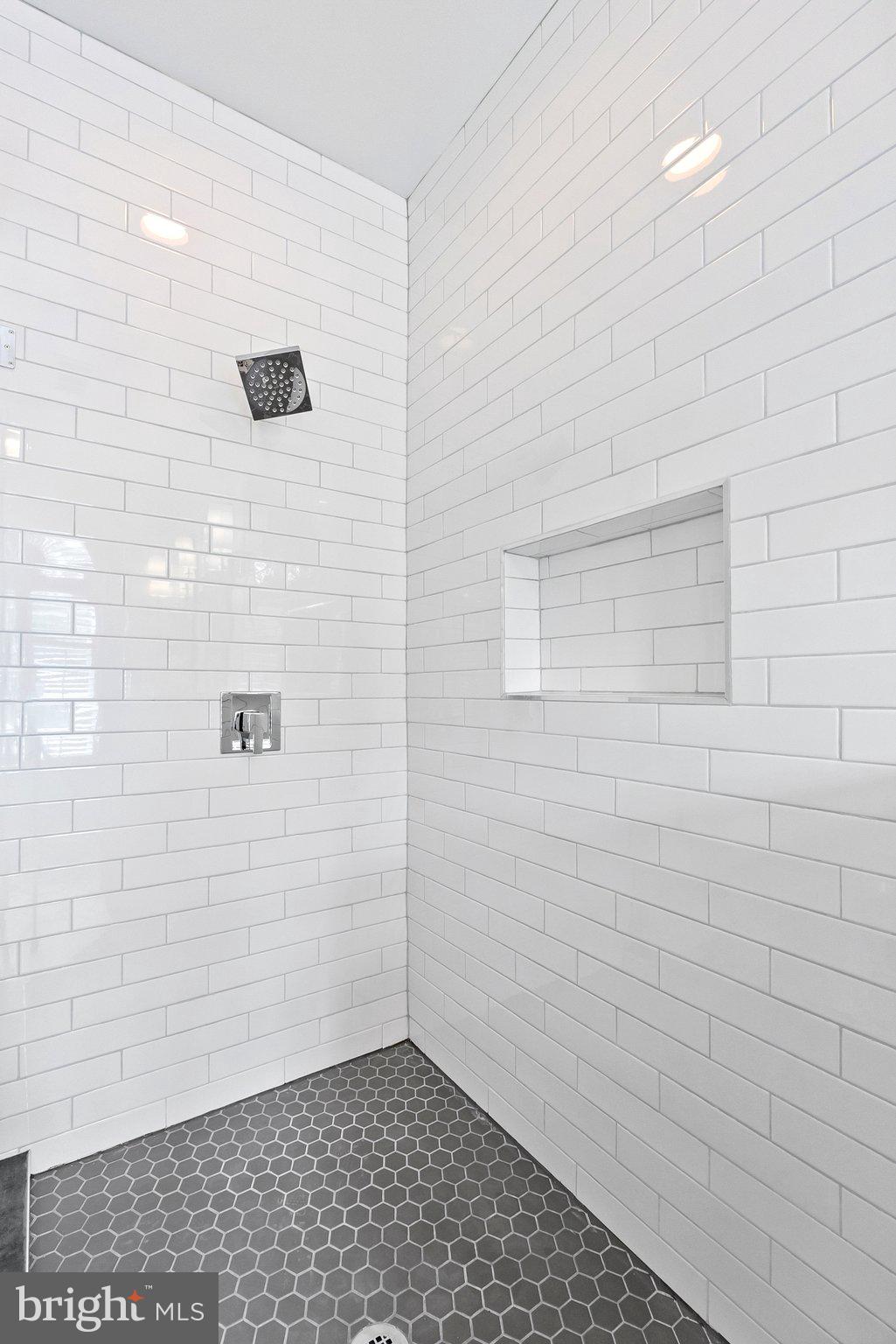 806 Constitution Ave NE