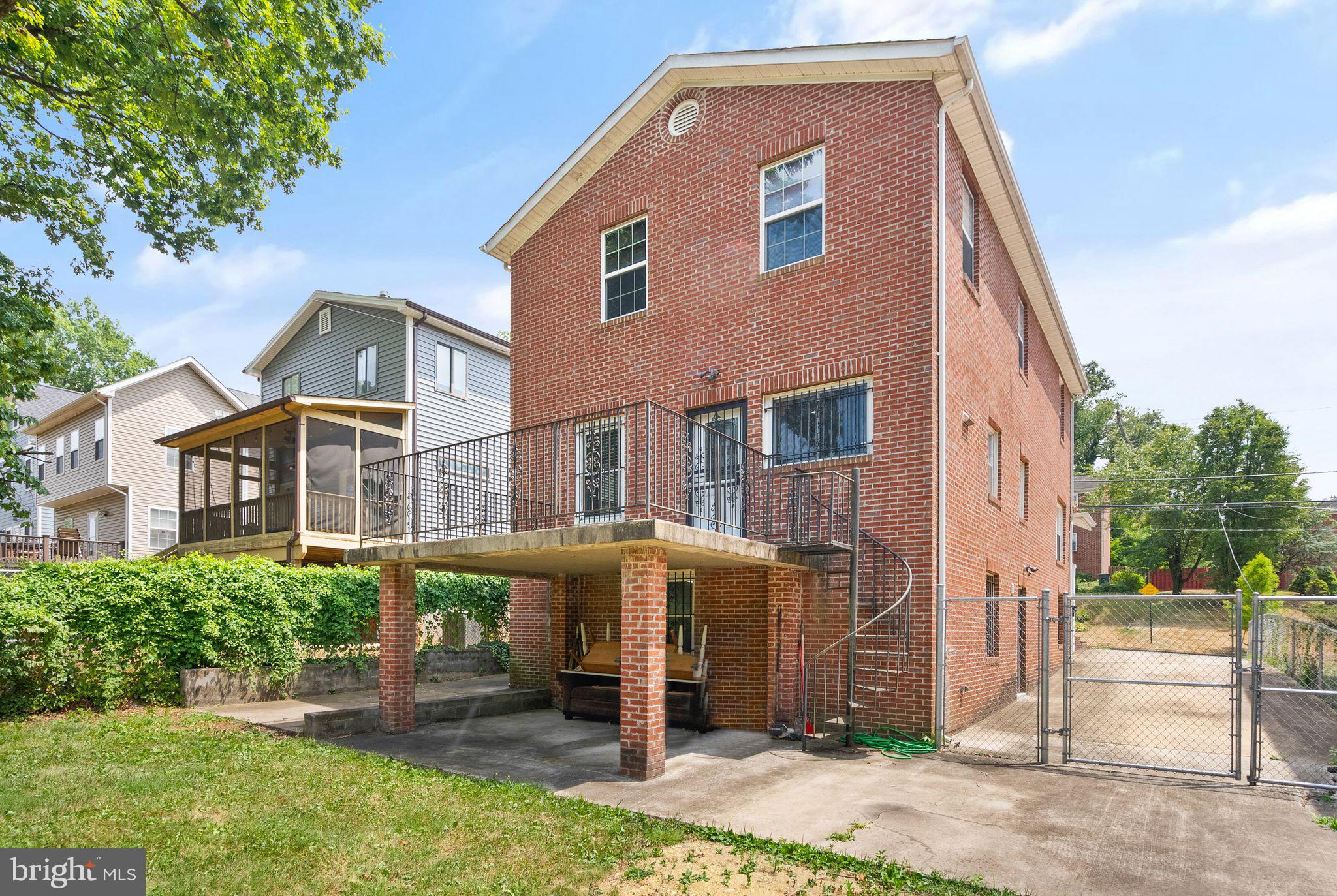 3126 MONROE ST NE