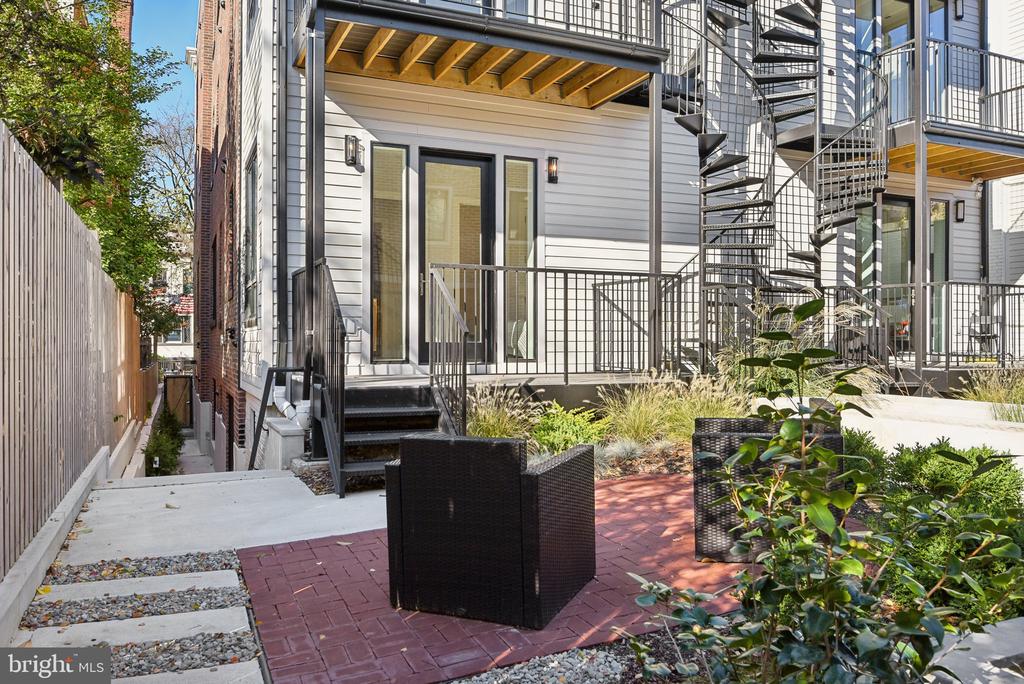 1748 Lanier Pl NW #1