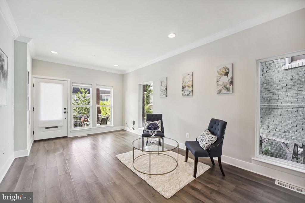 1266 Penn St NE #1