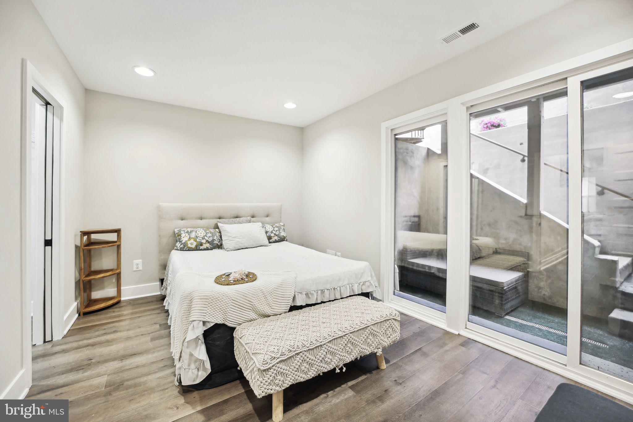 1266 Penn St NE #1