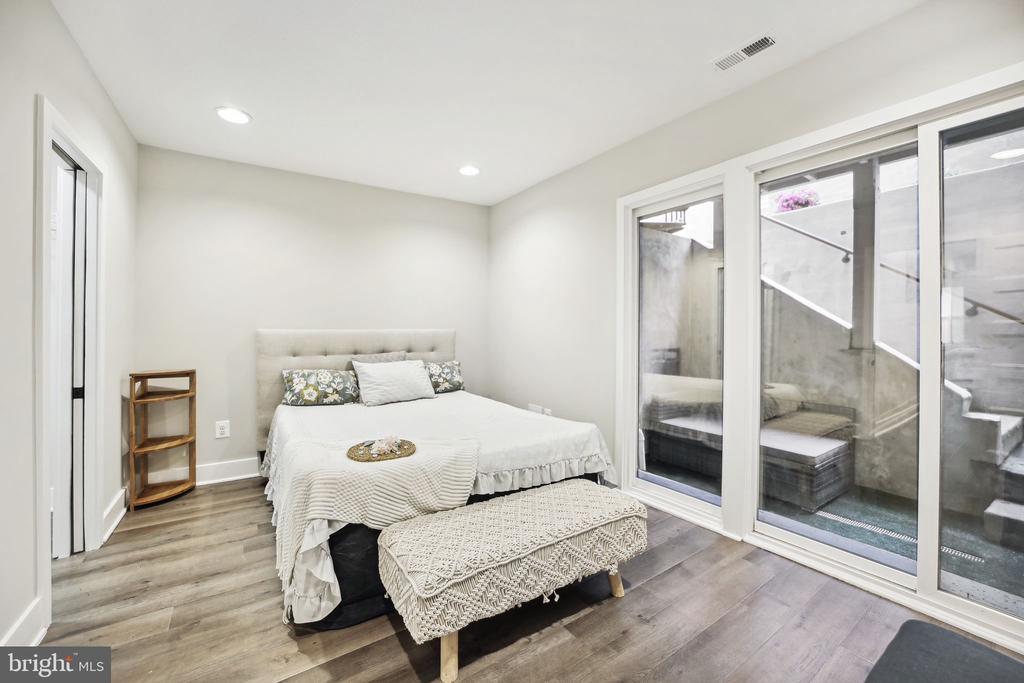 1266 Penn St NE #1